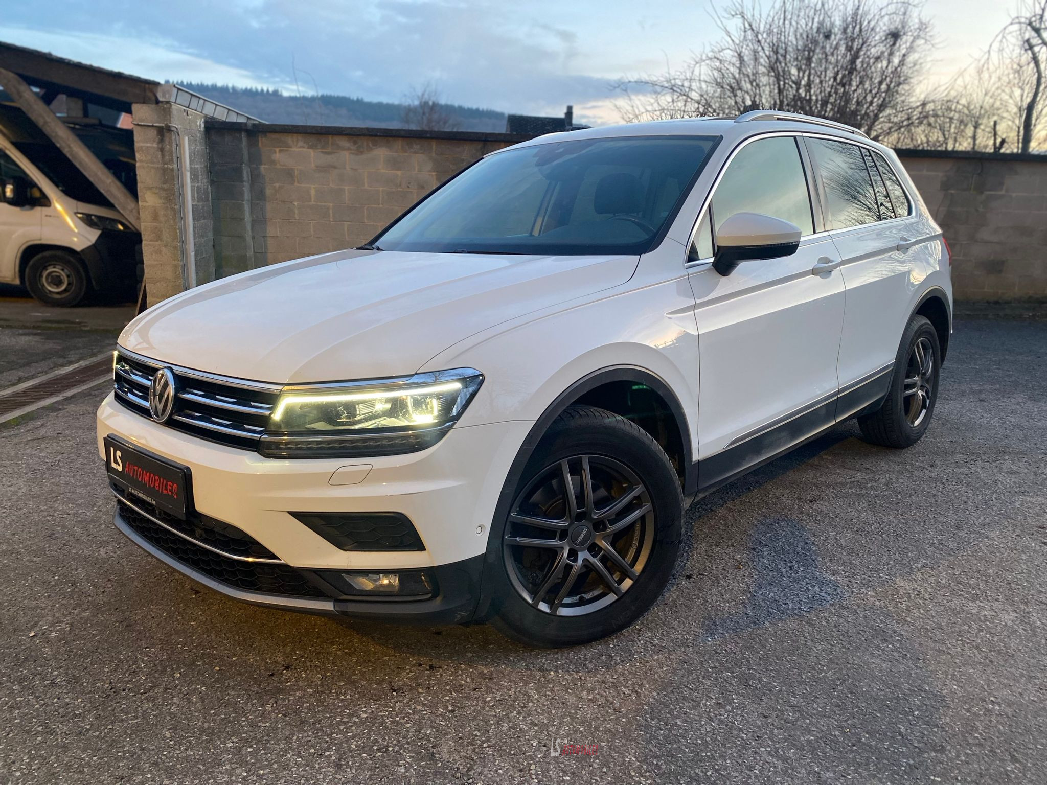 
								VW TIGUAN 4 MOTION full									