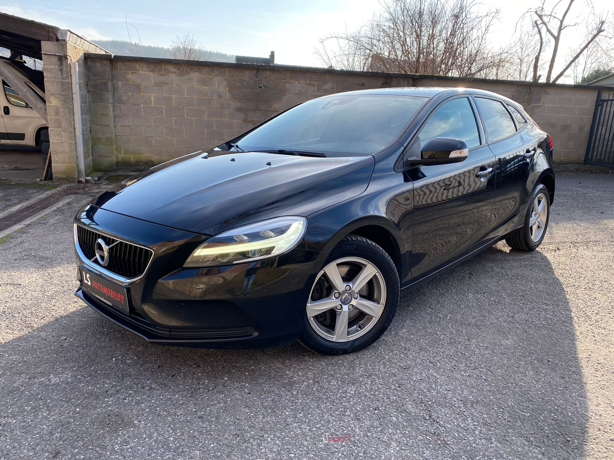 
								VOLVO V40 BOITE AUTOMATIQUE full									