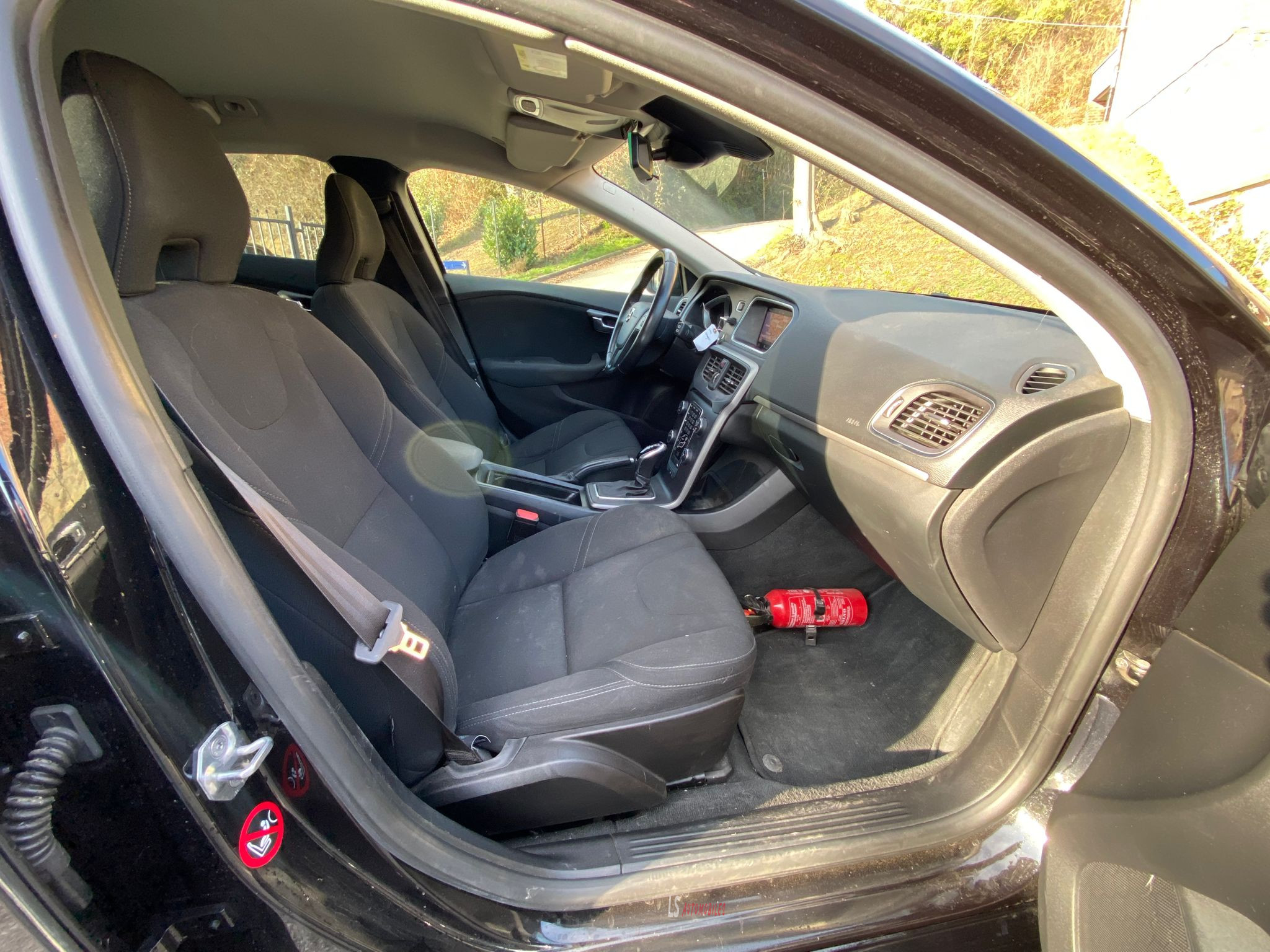 
								VOLVO V40 BOITE AUTOMATIQUE full									