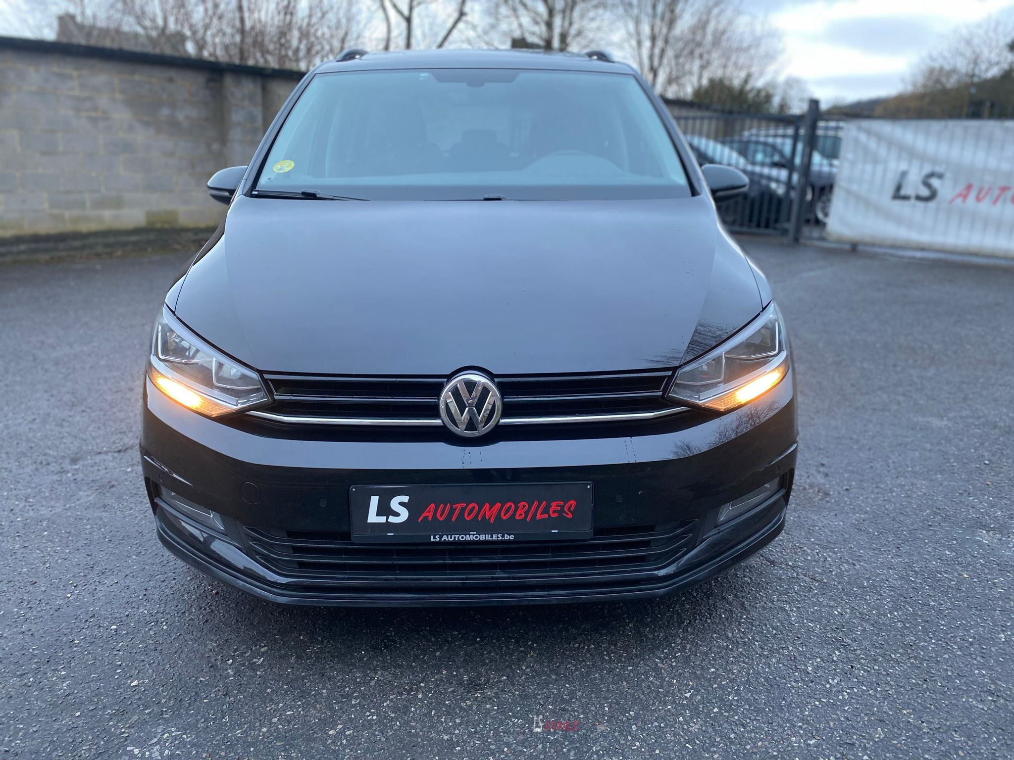 
								VOLKSWAGEN TOURAN full									