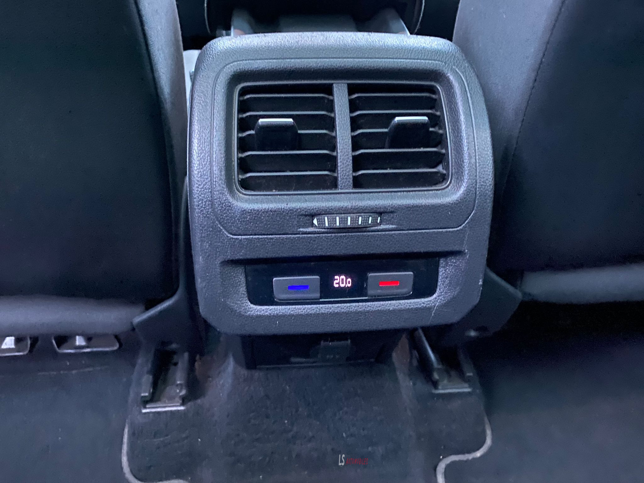 
								VOLKSWAGEN TOURAN full									