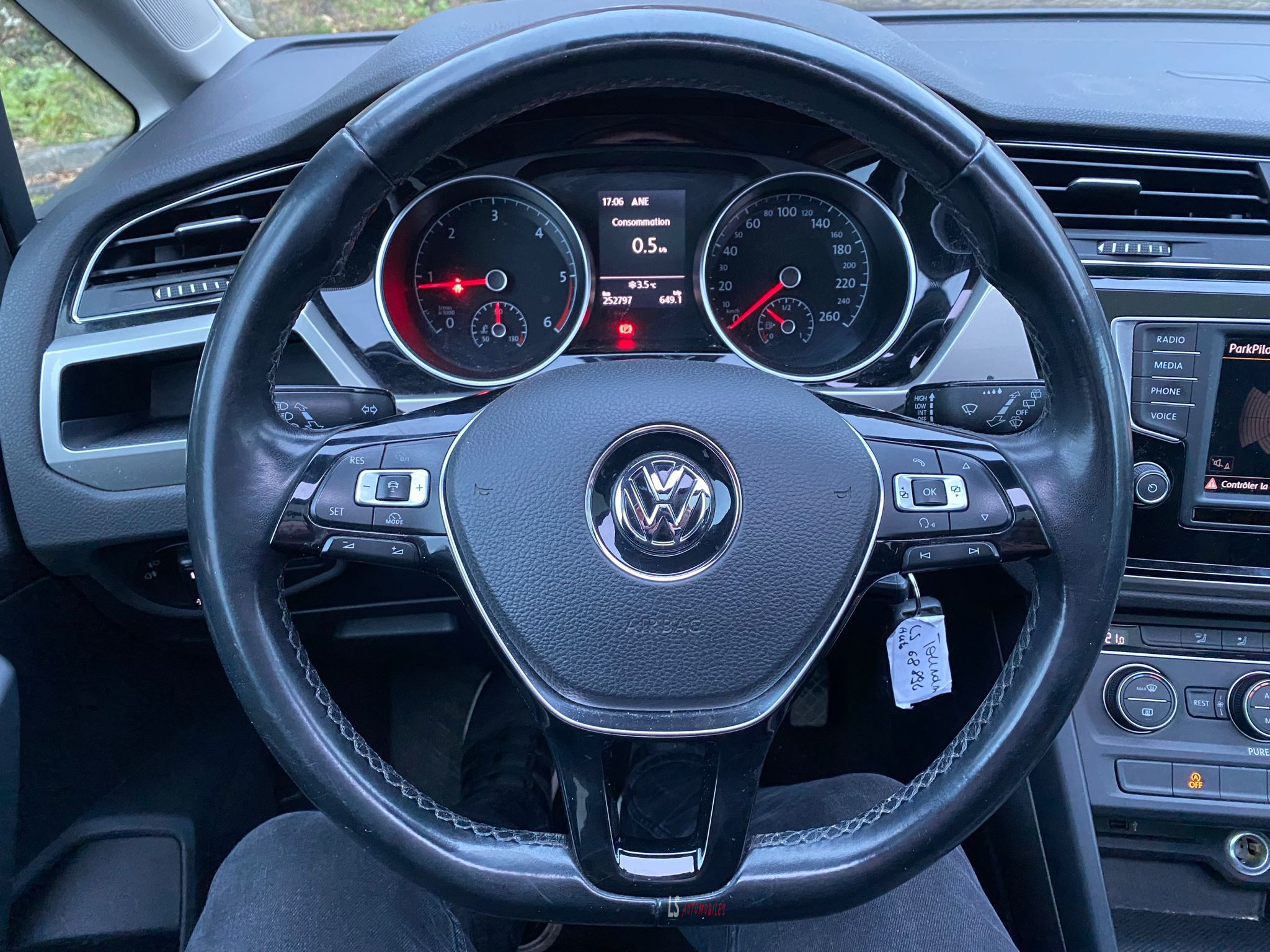 
								VOLKSWAGEN TOURAN full									