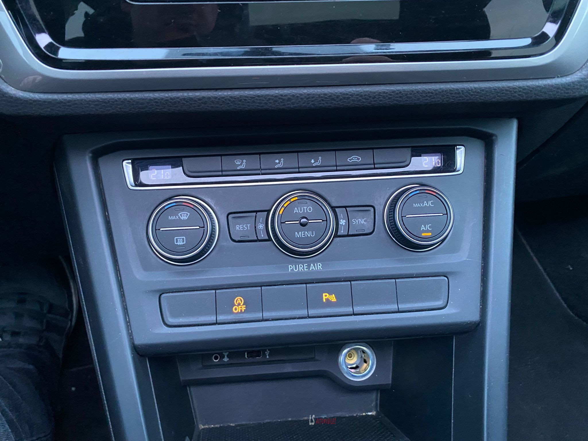 
								VOLKSWAGEN TOURAN full									