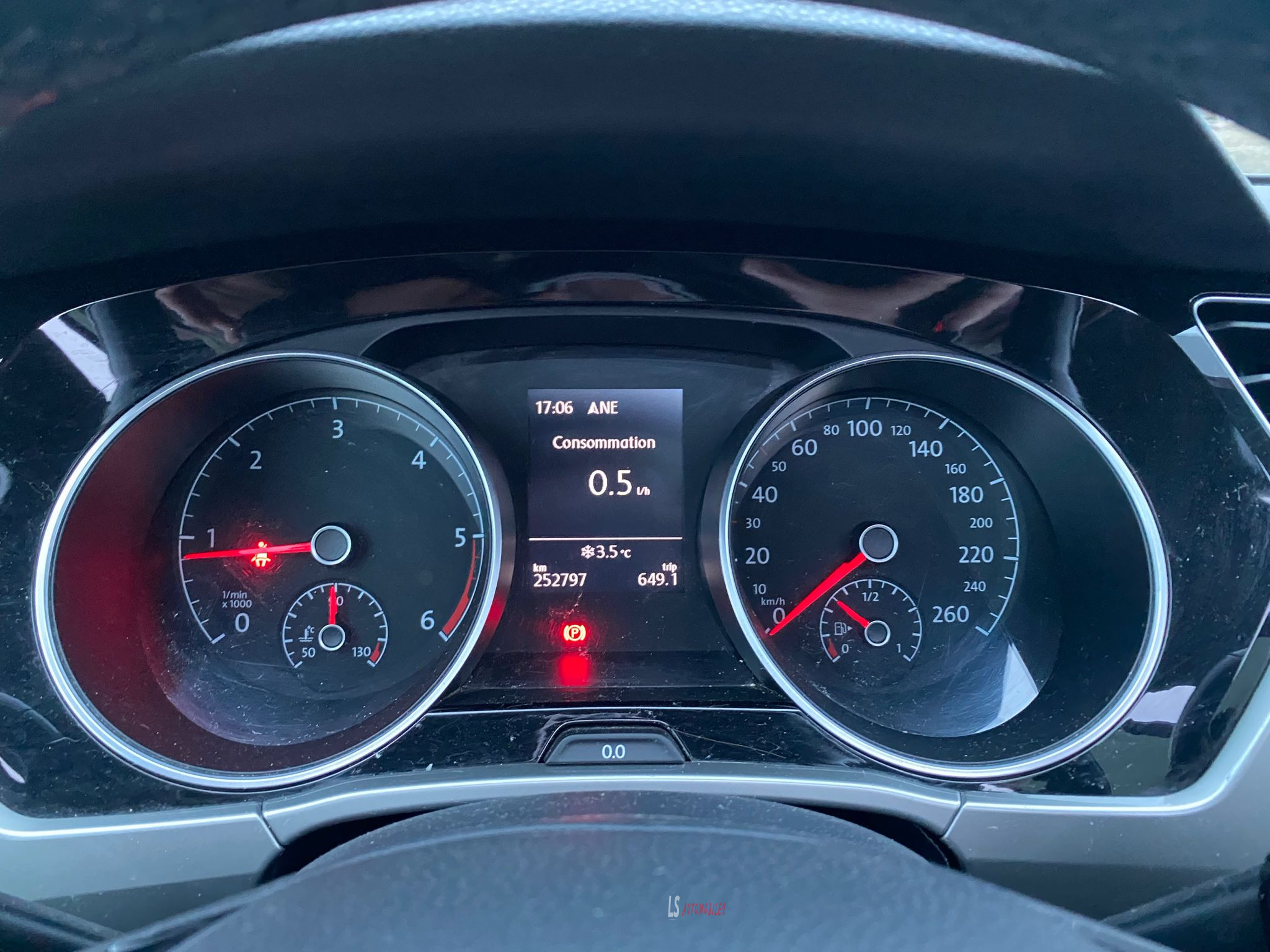 
								VOLKSWAGEN TOURAN full									