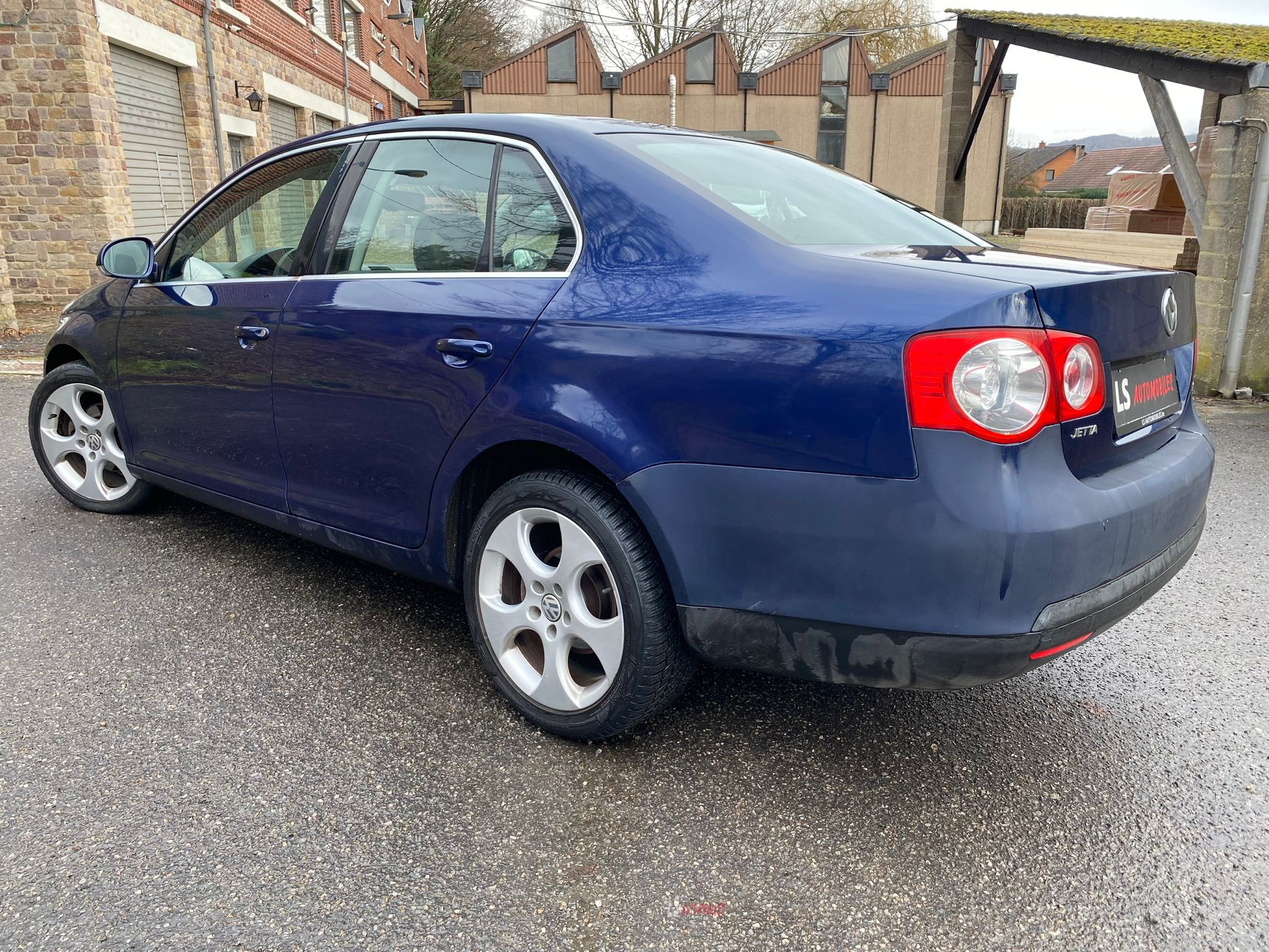 
								VW JETTA BOITE AUTOMATIQUE full									