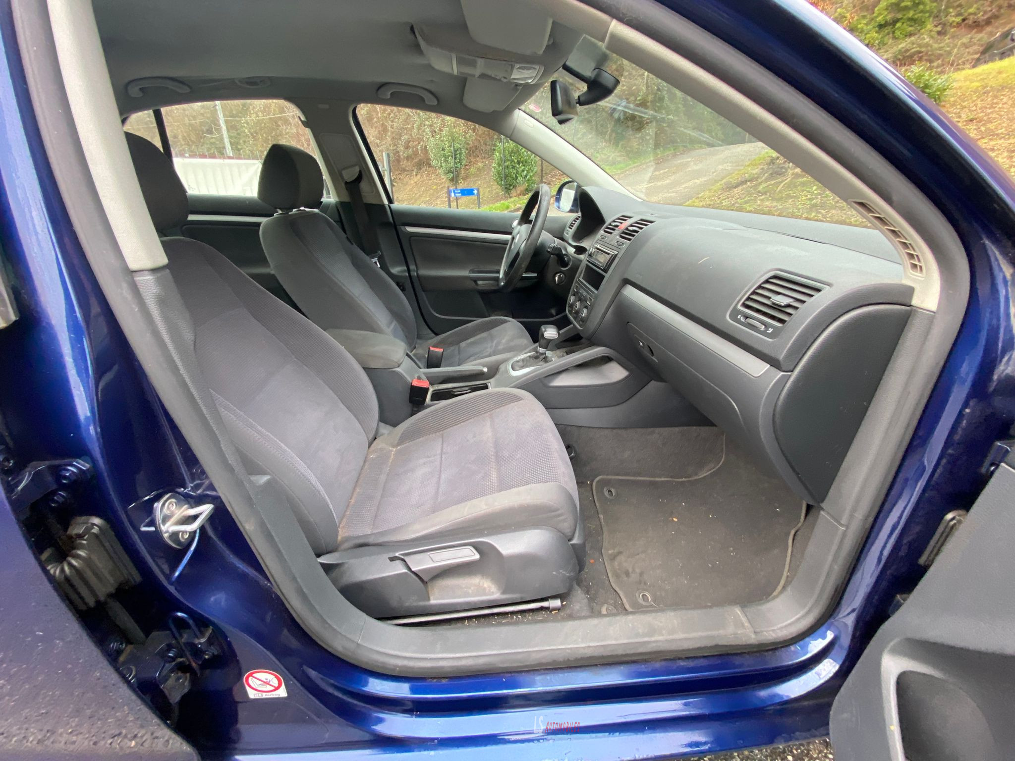 
								VW JETTA BOITE AUTOMATIQUE full									