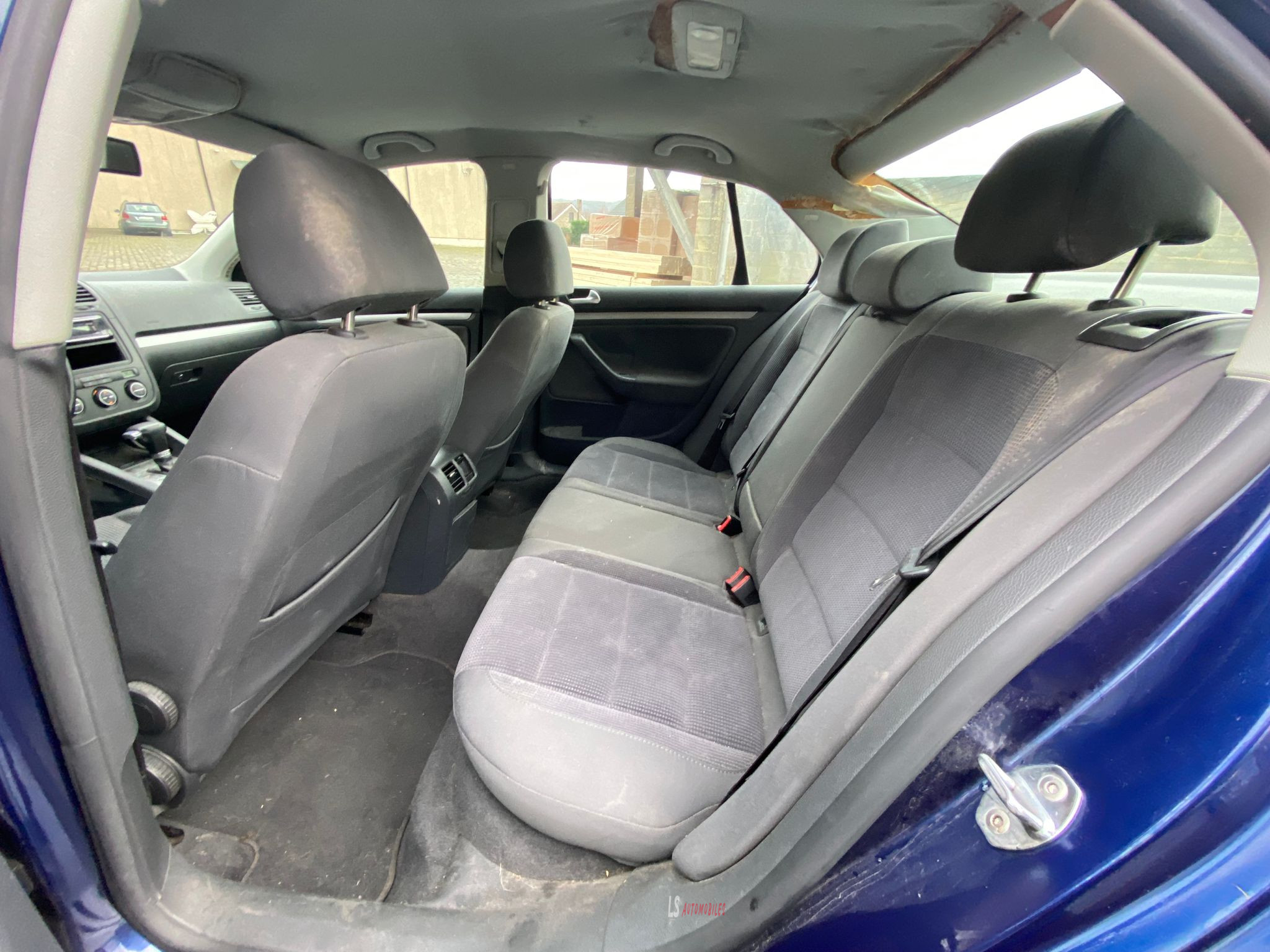 
								VW JETTA BOITE AUTOMATIQUE full									