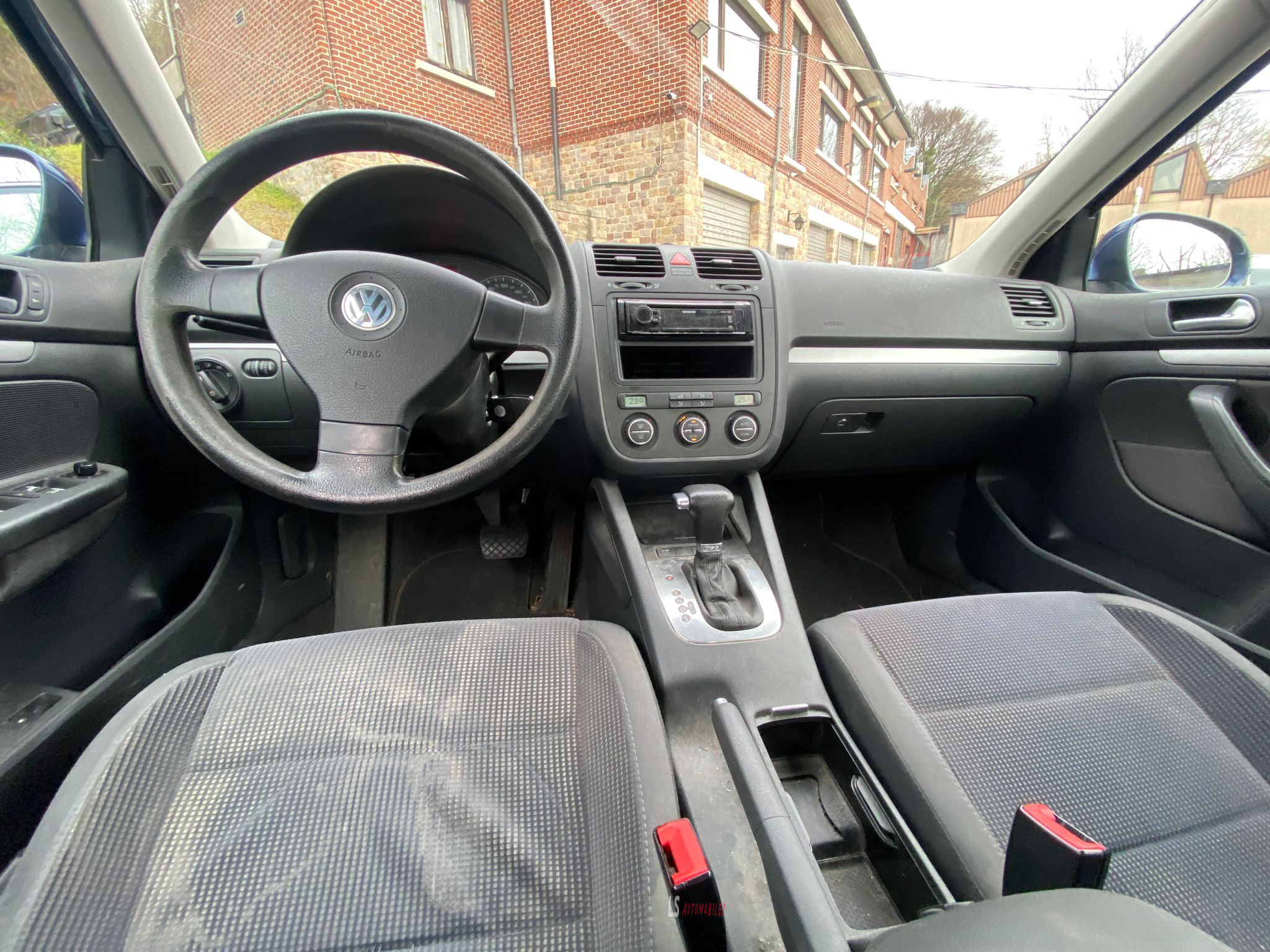 
								VW JETTA BOITE AUTOMATIQUE full									