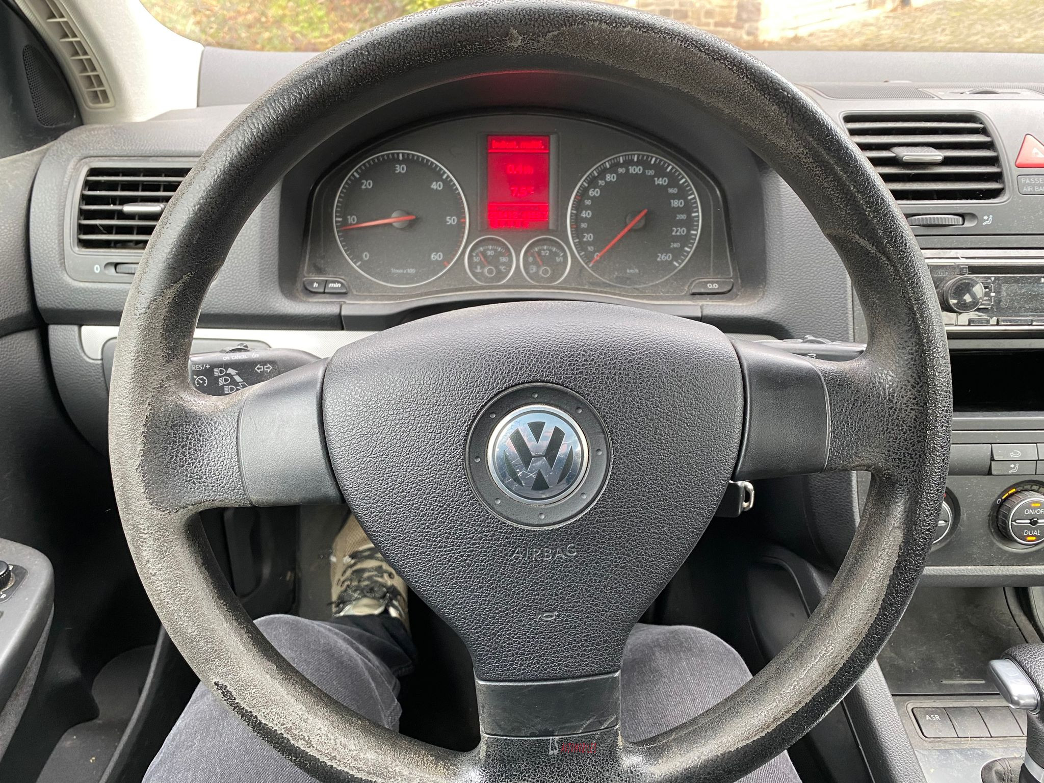 
								VW JETTA BOITE AUTOMATIQUE full									