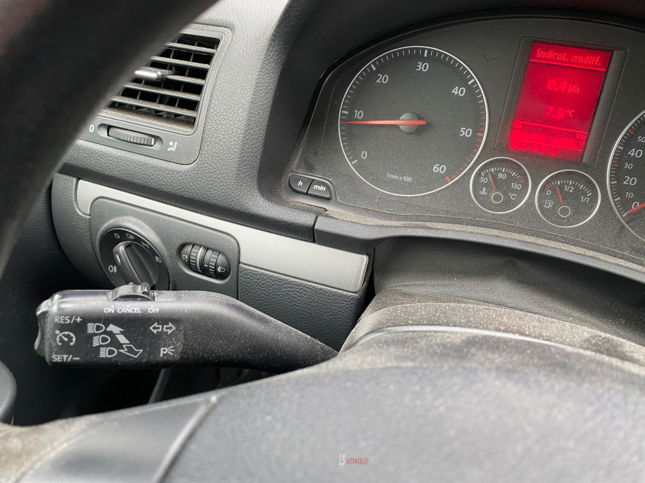 
								VW JETTA BOITE AUTOMATIQUE full									