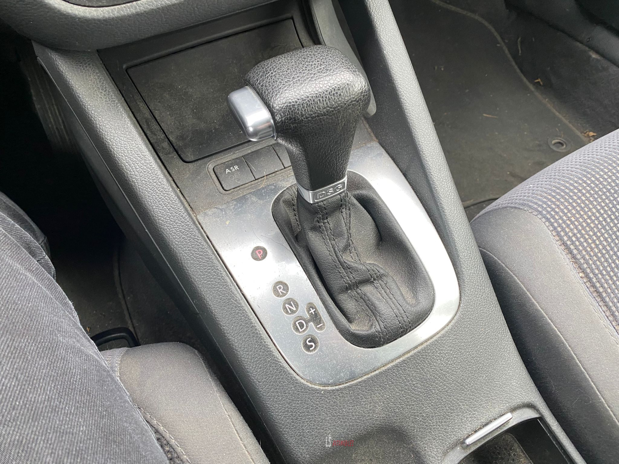 
								VW JETTA BOITE AUTOMATIQUE full									