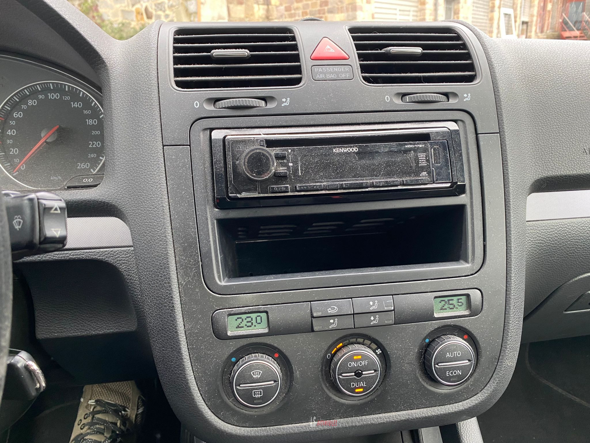 
								VW JETTA BOITE AUTOMATIQUE full									