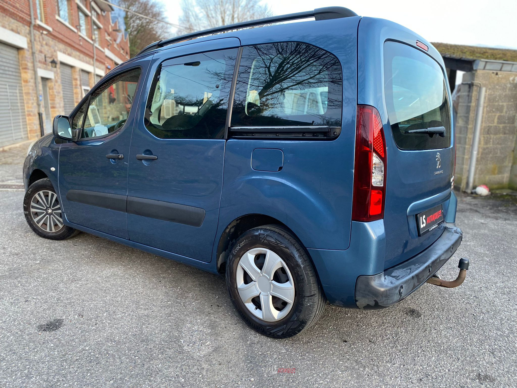 
								PEUGEOT PARTNER TEPEE full									