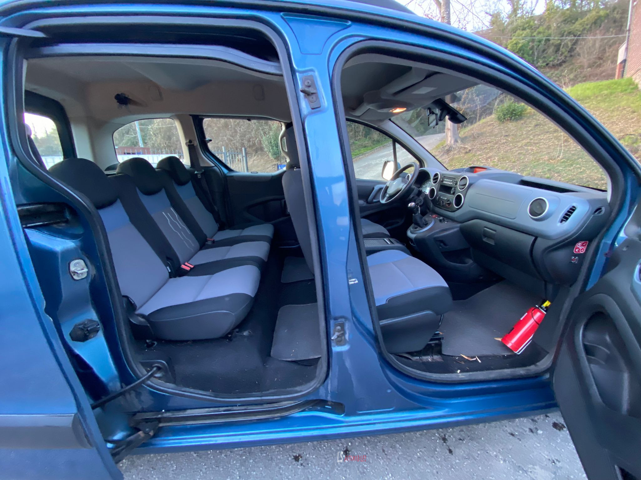 
								PEUGEOT PARTNER TEPEE full									