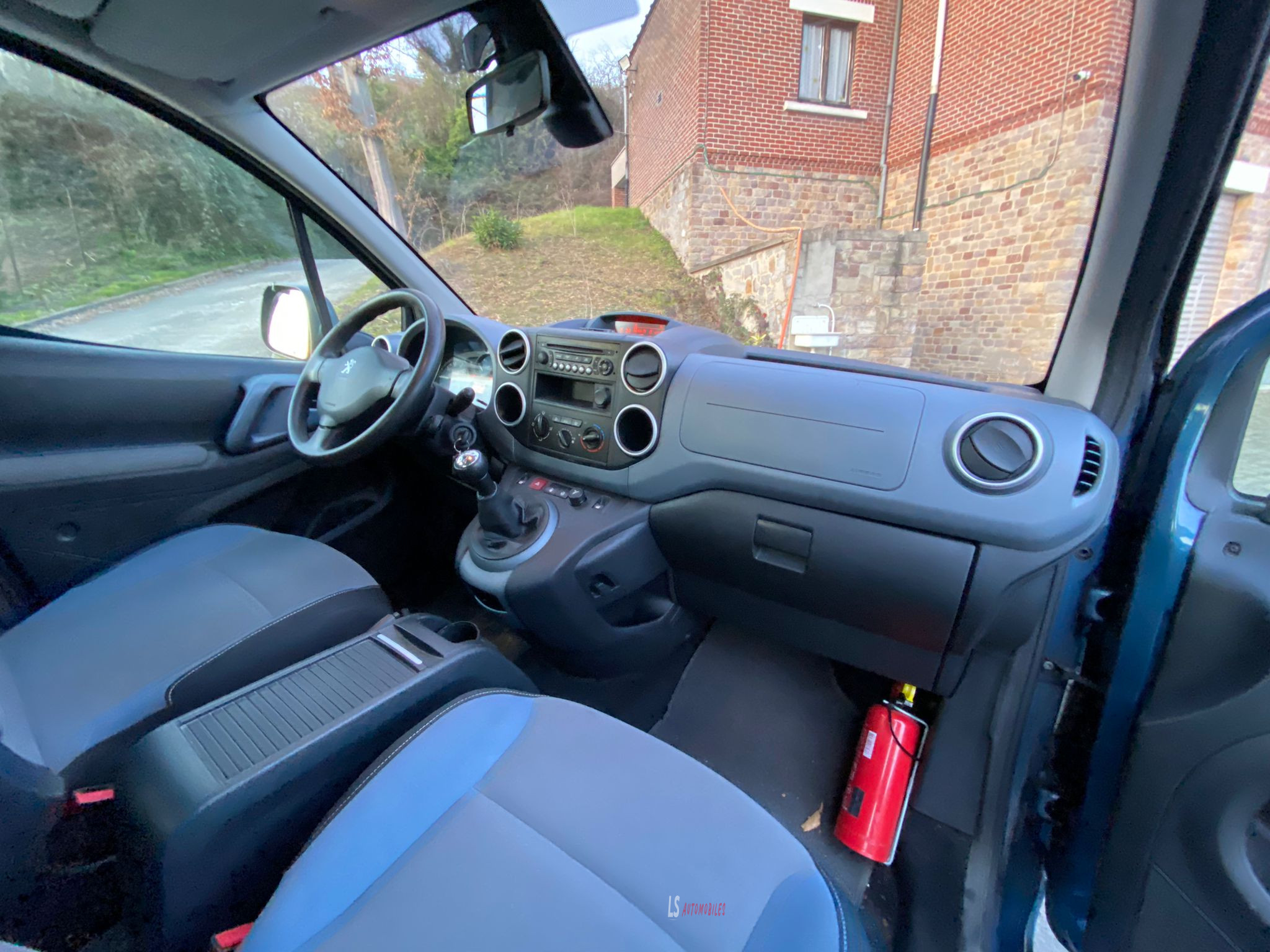 
								PEUGEOT PARTNER TEPEE full									