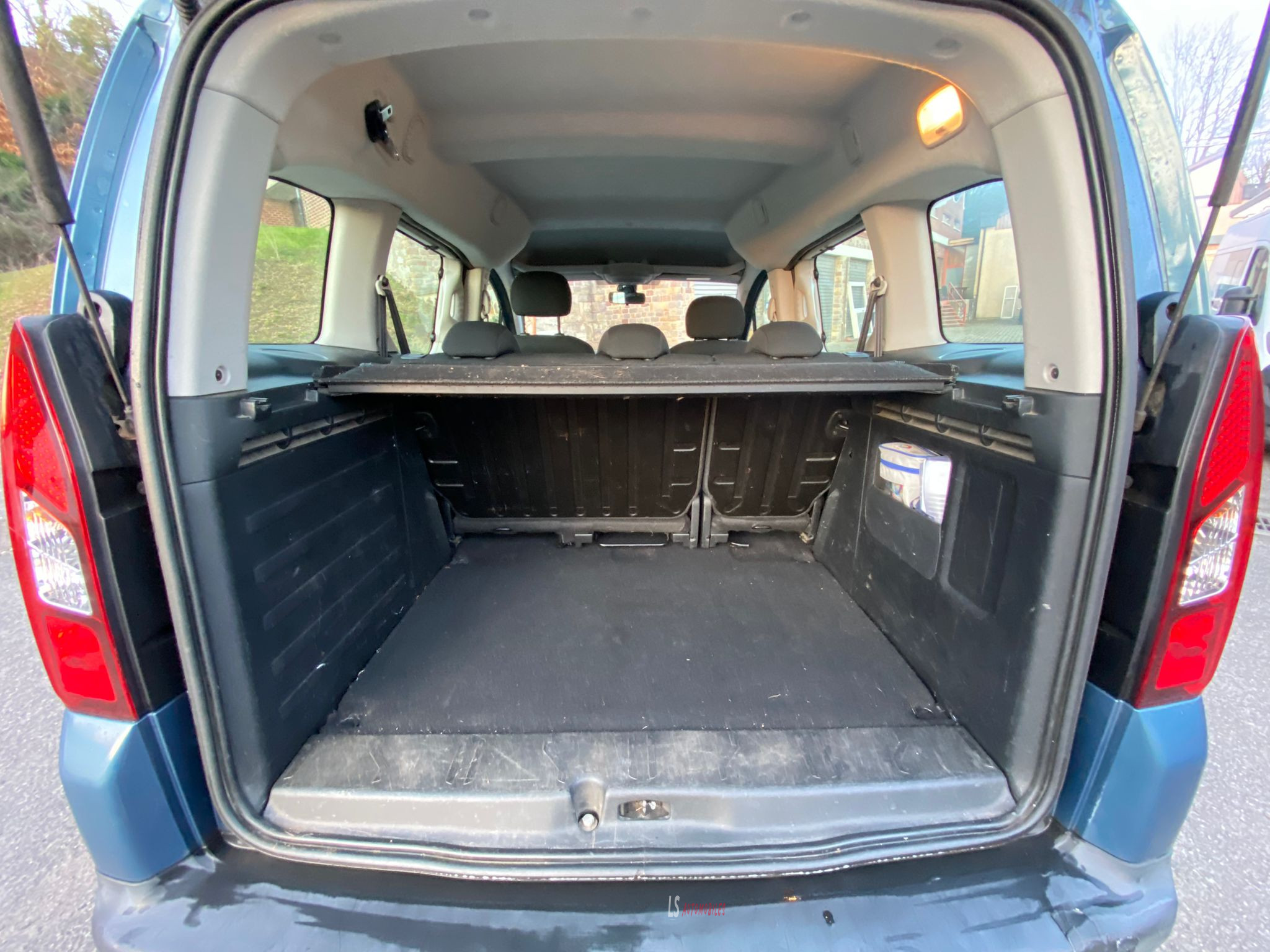 
								PEUGEOT PARTNER TEPEE full									