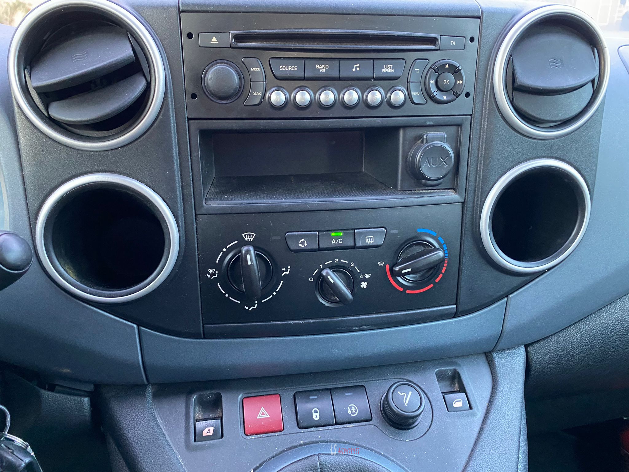 
								PEUGEOT PARTNER TEPEE full									