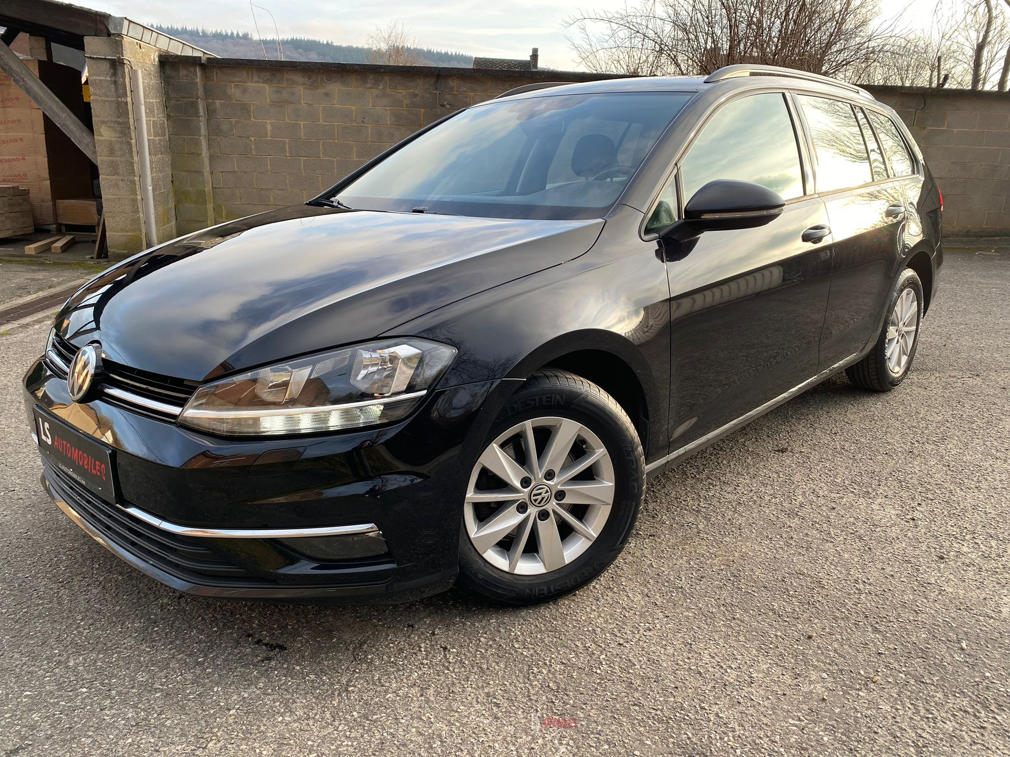 
								VOLKSWAGEN GOLF 2019 full									