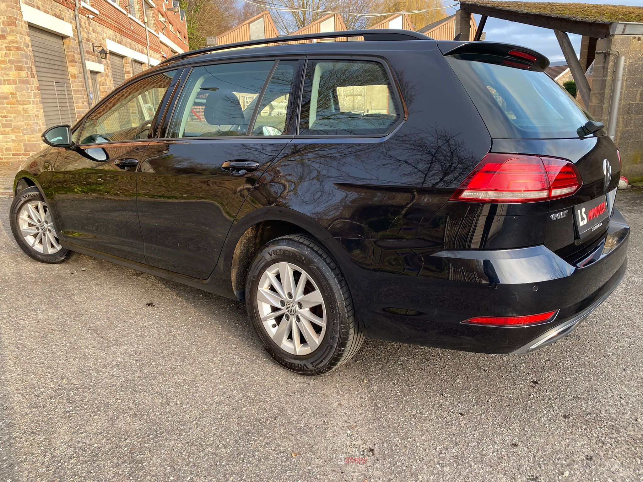 
								VOLKSWAGEN GOLF 2019 full									