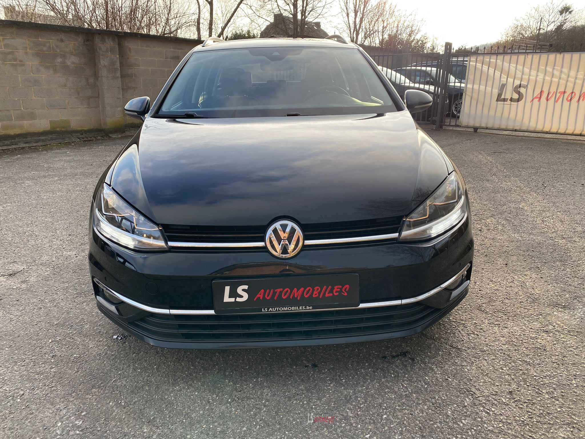 
								VOLKSWAGEN GOLF 2019 full									