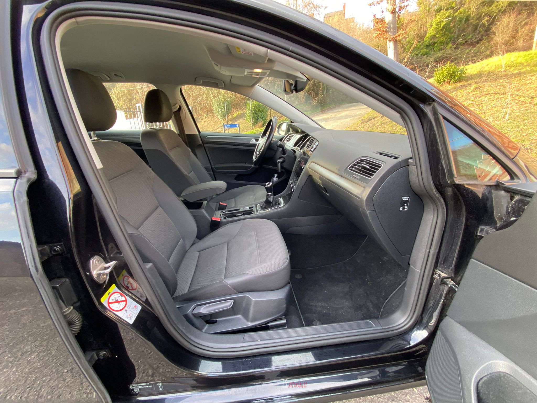 
								VOLKSWAGEN GOLF 2019 full									