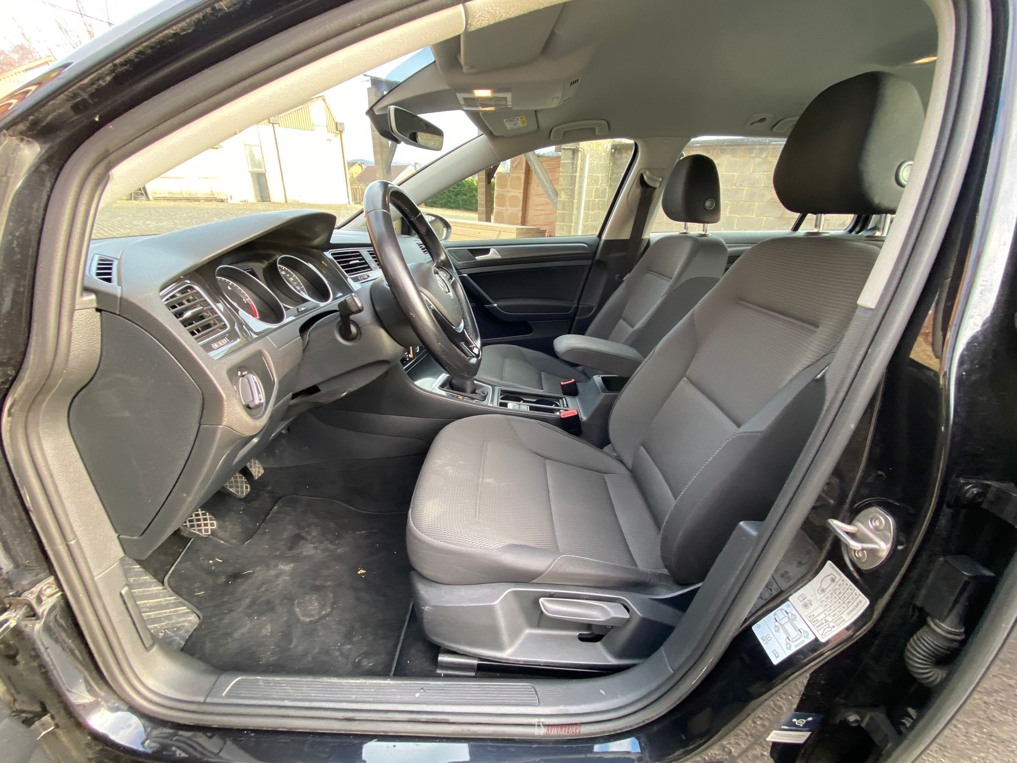 
								VOLKSWAGEN GOLF 2019 full									