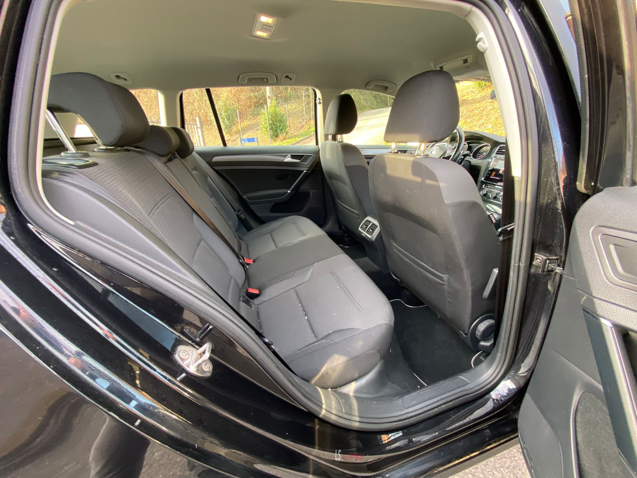 
								VOLKSWAGEN GOLF 2019 full									