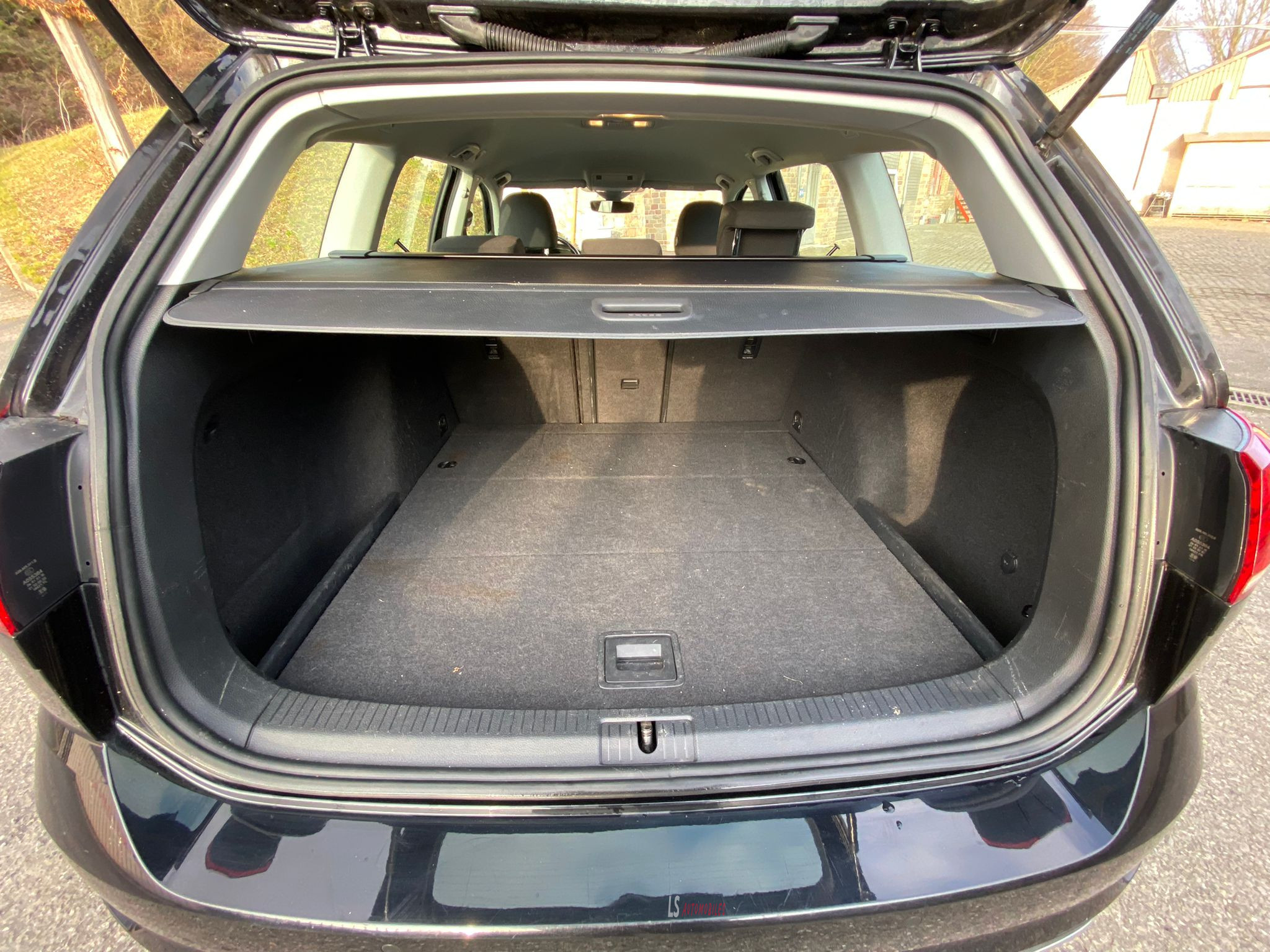 
								VOLKSWAGEN GOLF 2019 full									