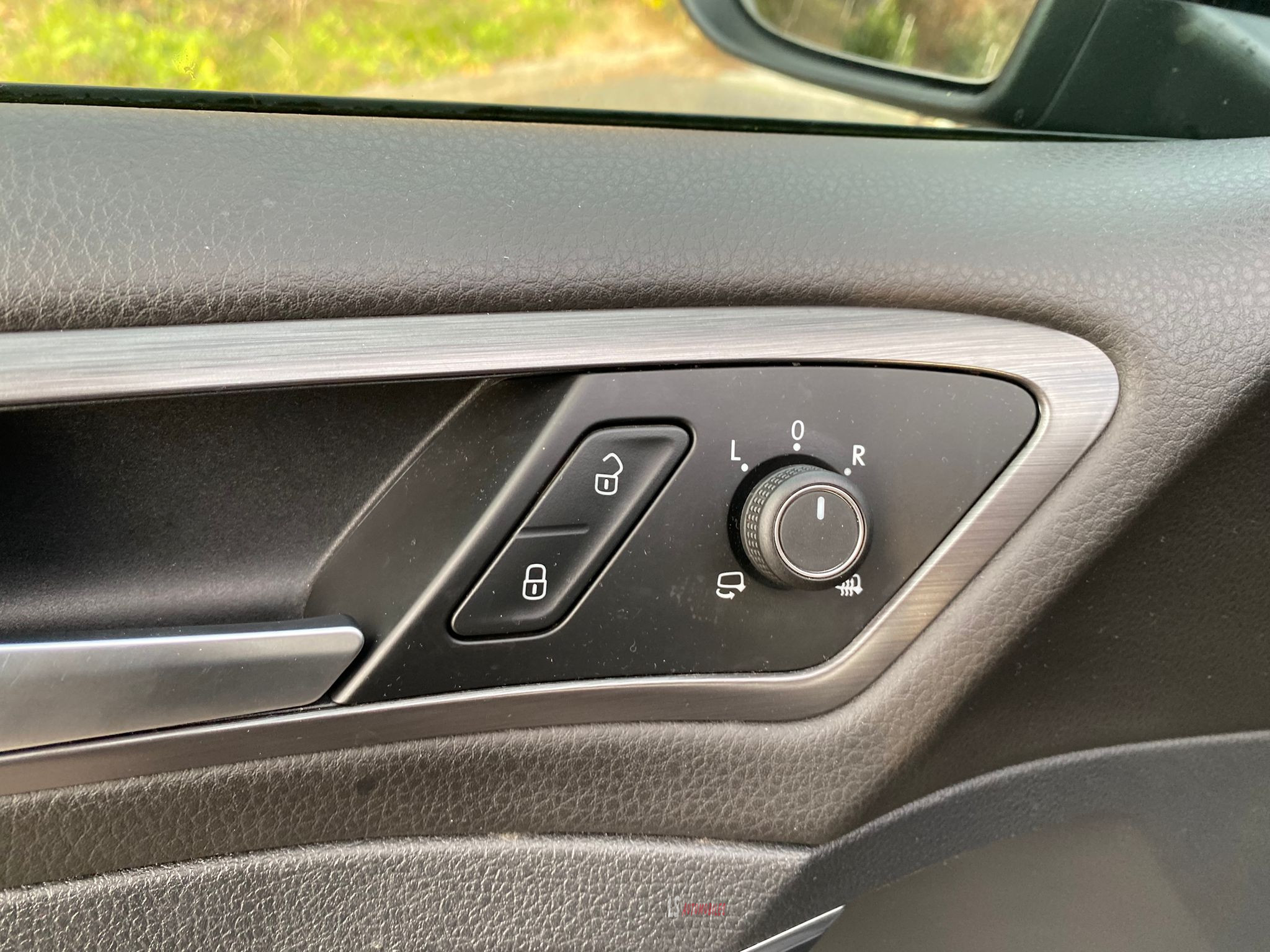 
								VOLKSWAGEN GOLF 2019 full									