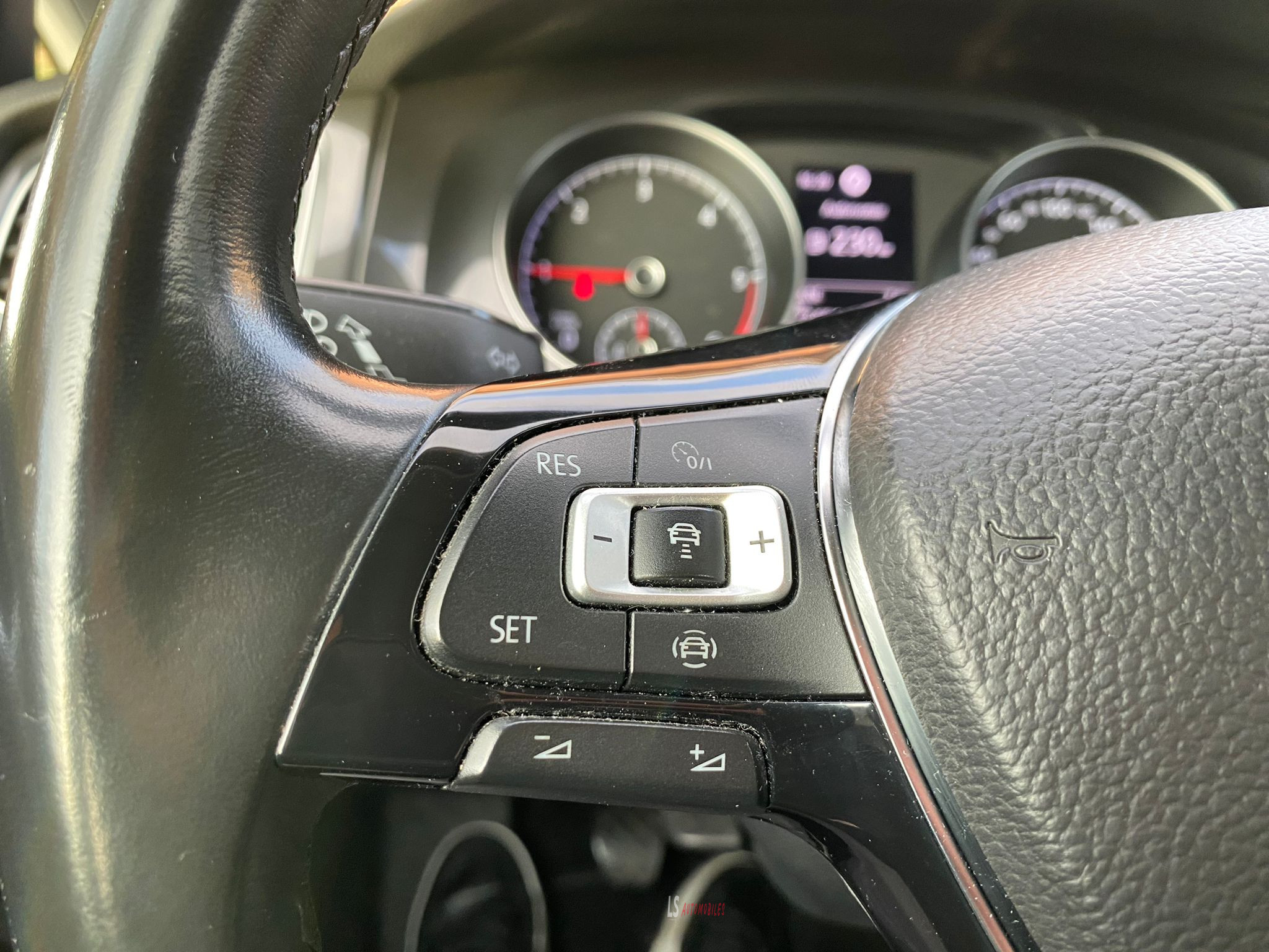 
								VOLKSWAGEN GOLF 2019 full									