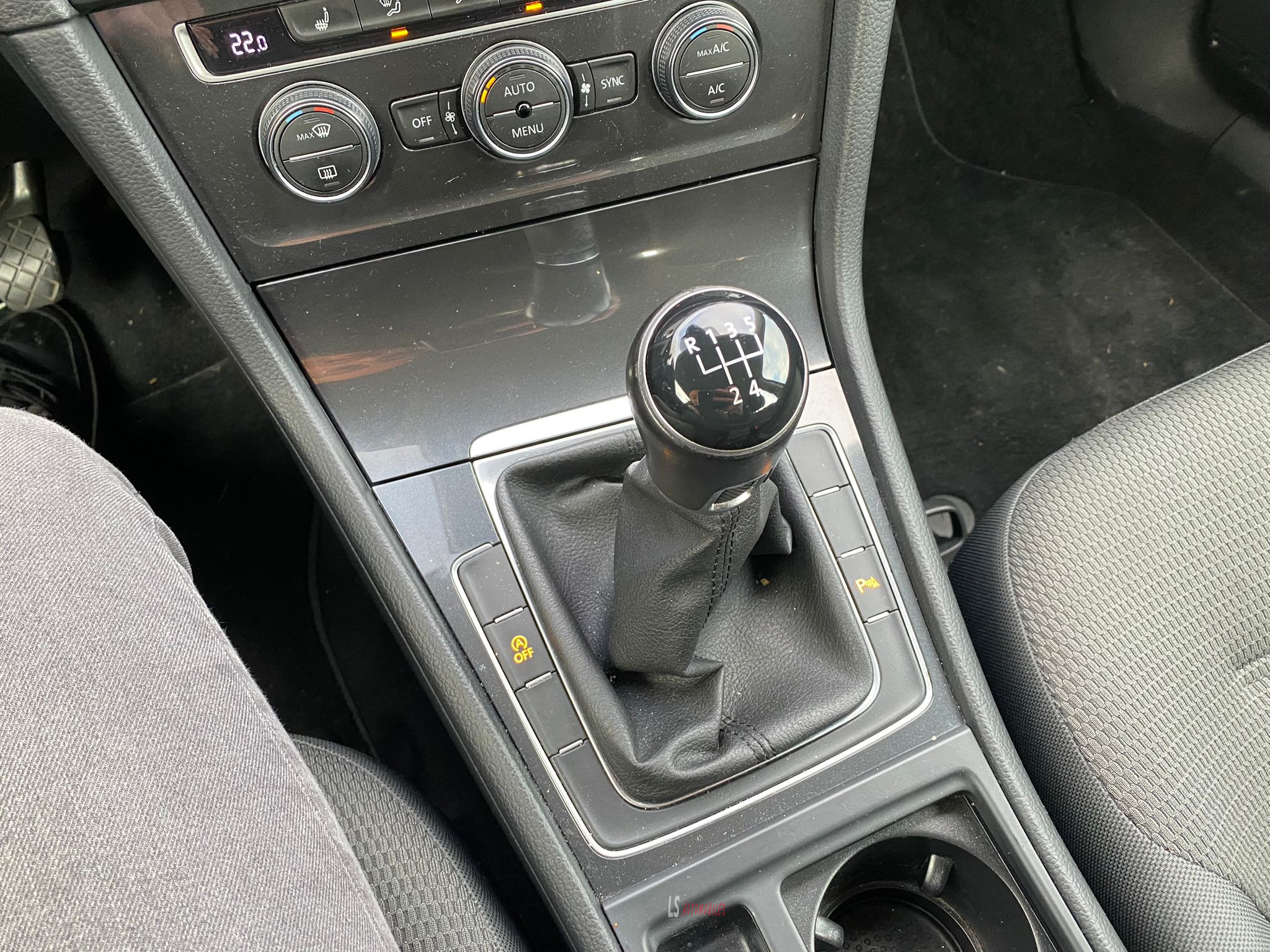 
								VOLKSWAGEN GOLF 2019 full									