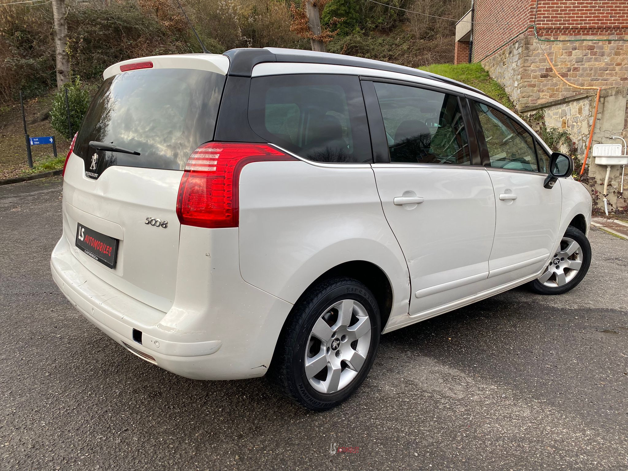 
								PEUGEOT 5008 BOITE AUTOMATIQUE full									