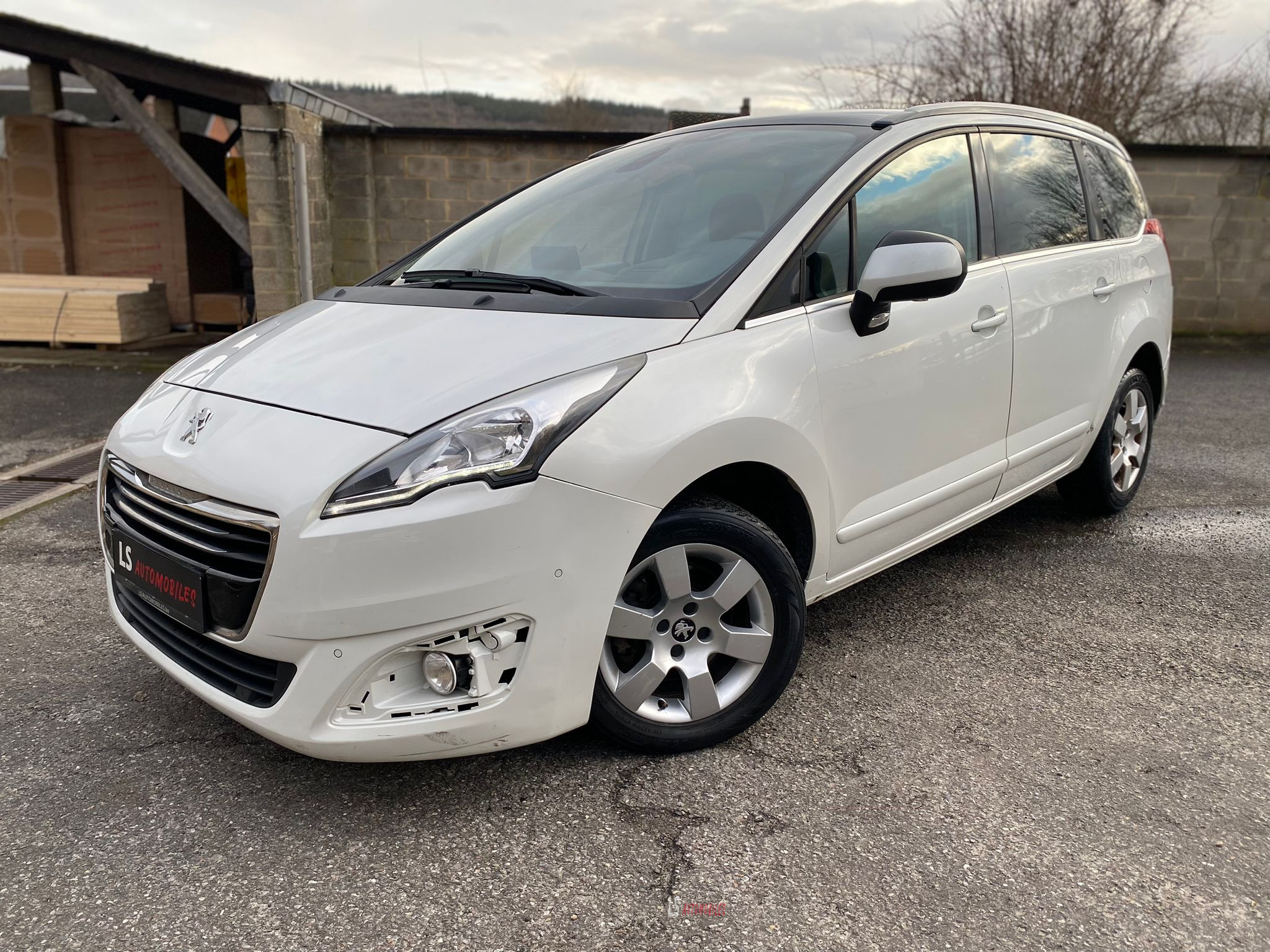 
								PEUGEOT 5008 BOITE AUTOMATIQUE full									