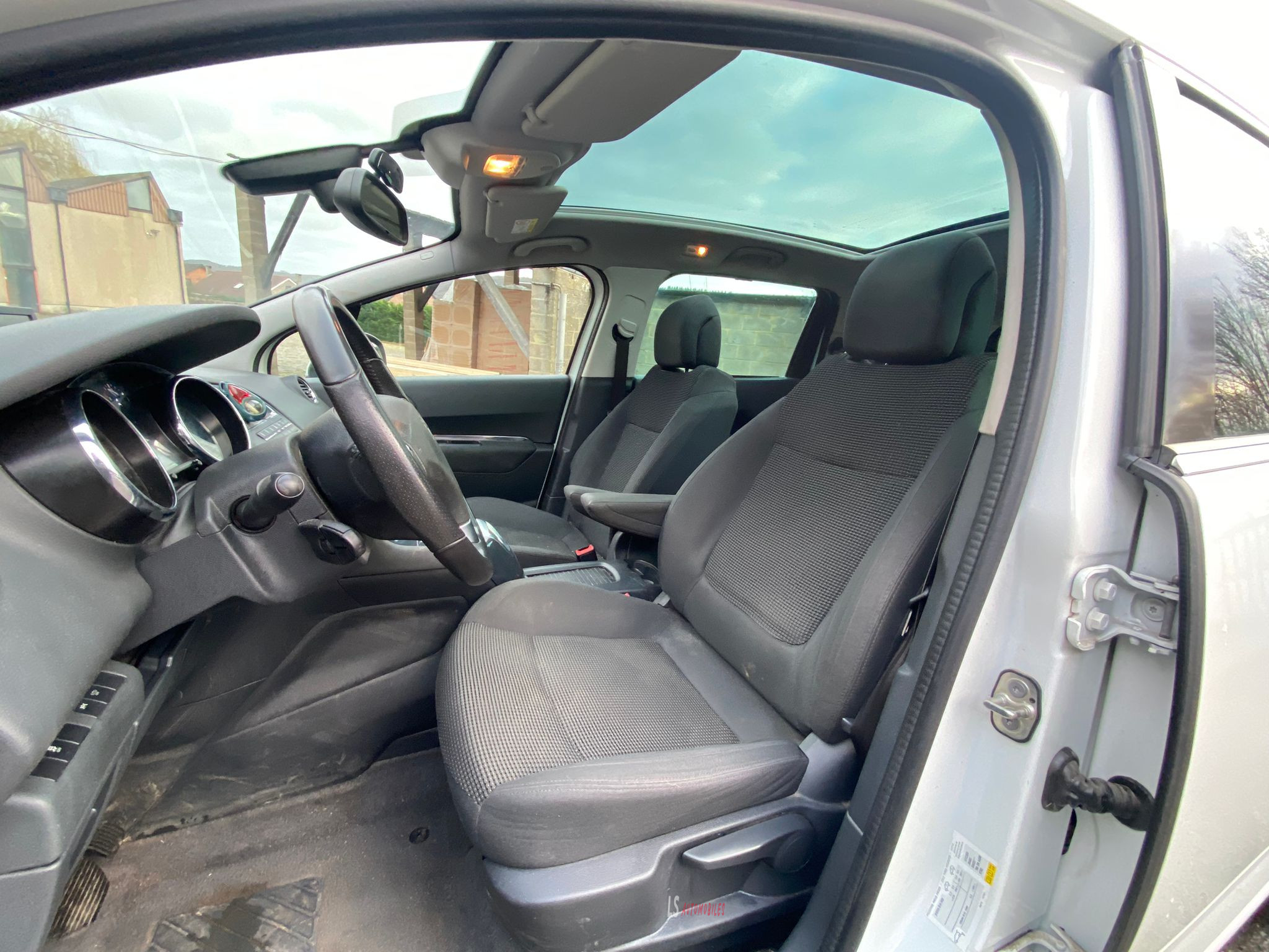 
								PEUGEOT 5008 BOITE AUTOMATIQUE full									