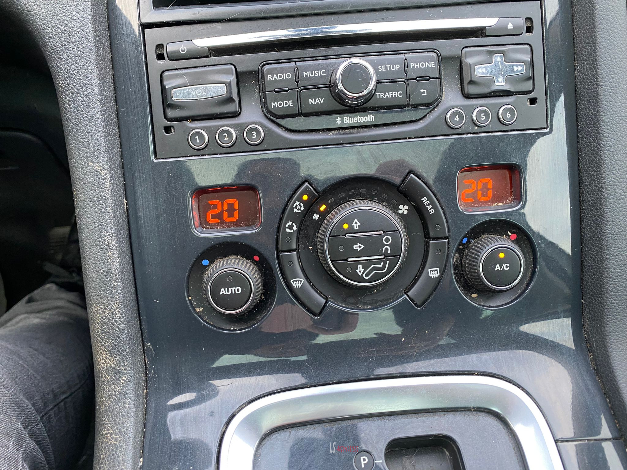 
								PEUGEOT 5008 BOITE AUTOMATIQUE full									