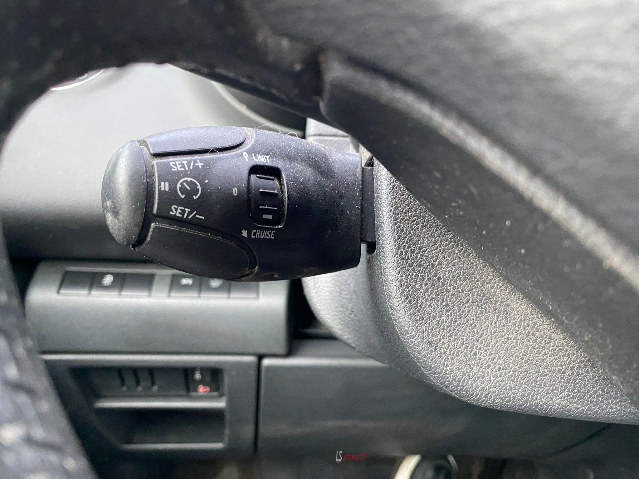 
								PEUGEOT 5008 BOITE AUTOMATIQUE full									