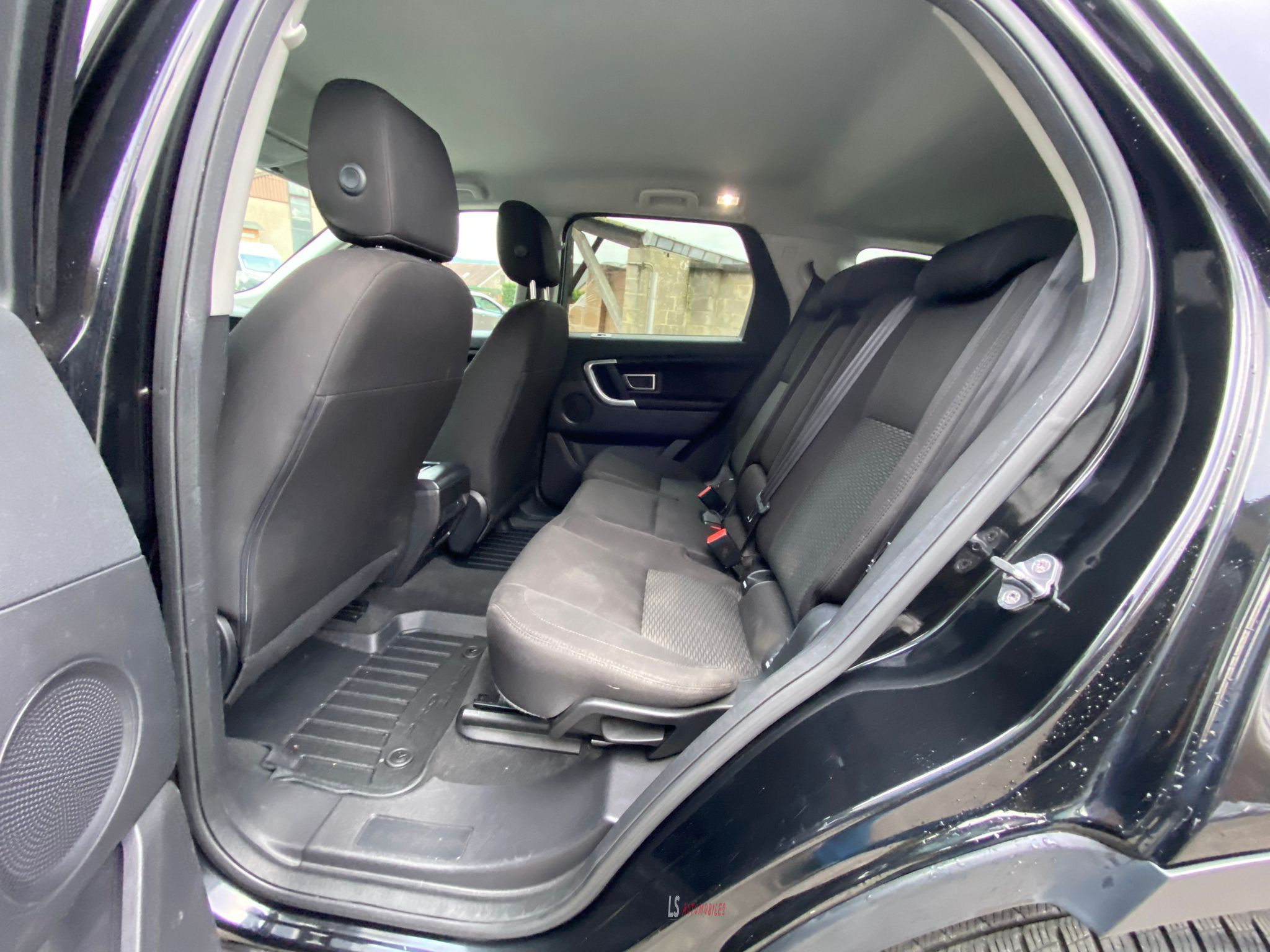 
								LAND ROVER DISCOVERY SPORT 4WD full									