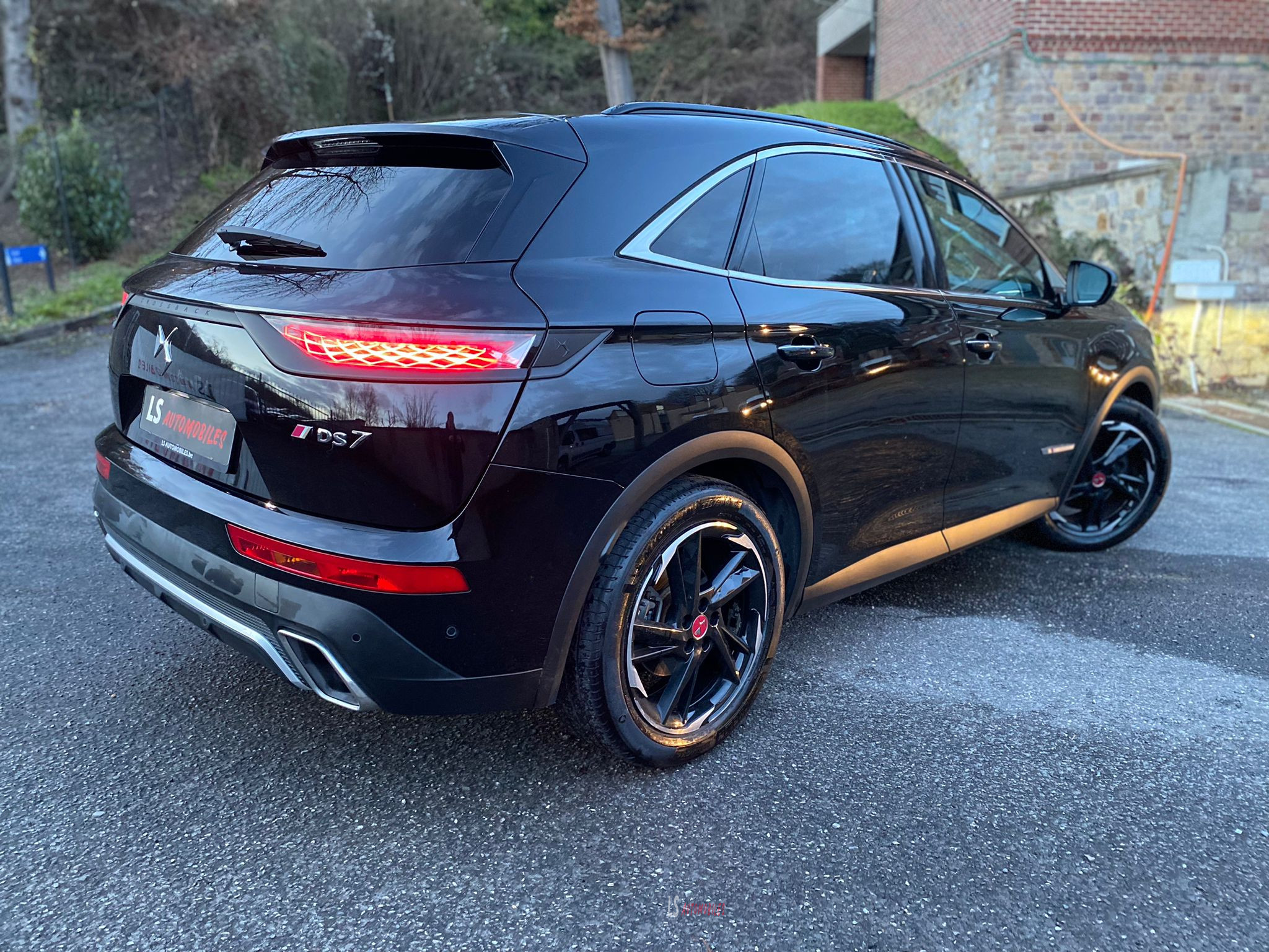 
								DS7 E-TENSE HYBRIDE full									