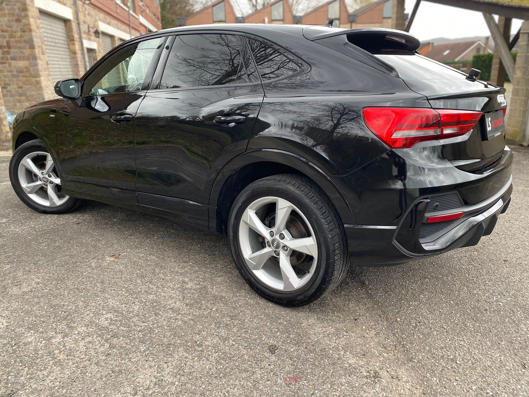 
								AUDI Q3 SPORTBACK S-LINE full									