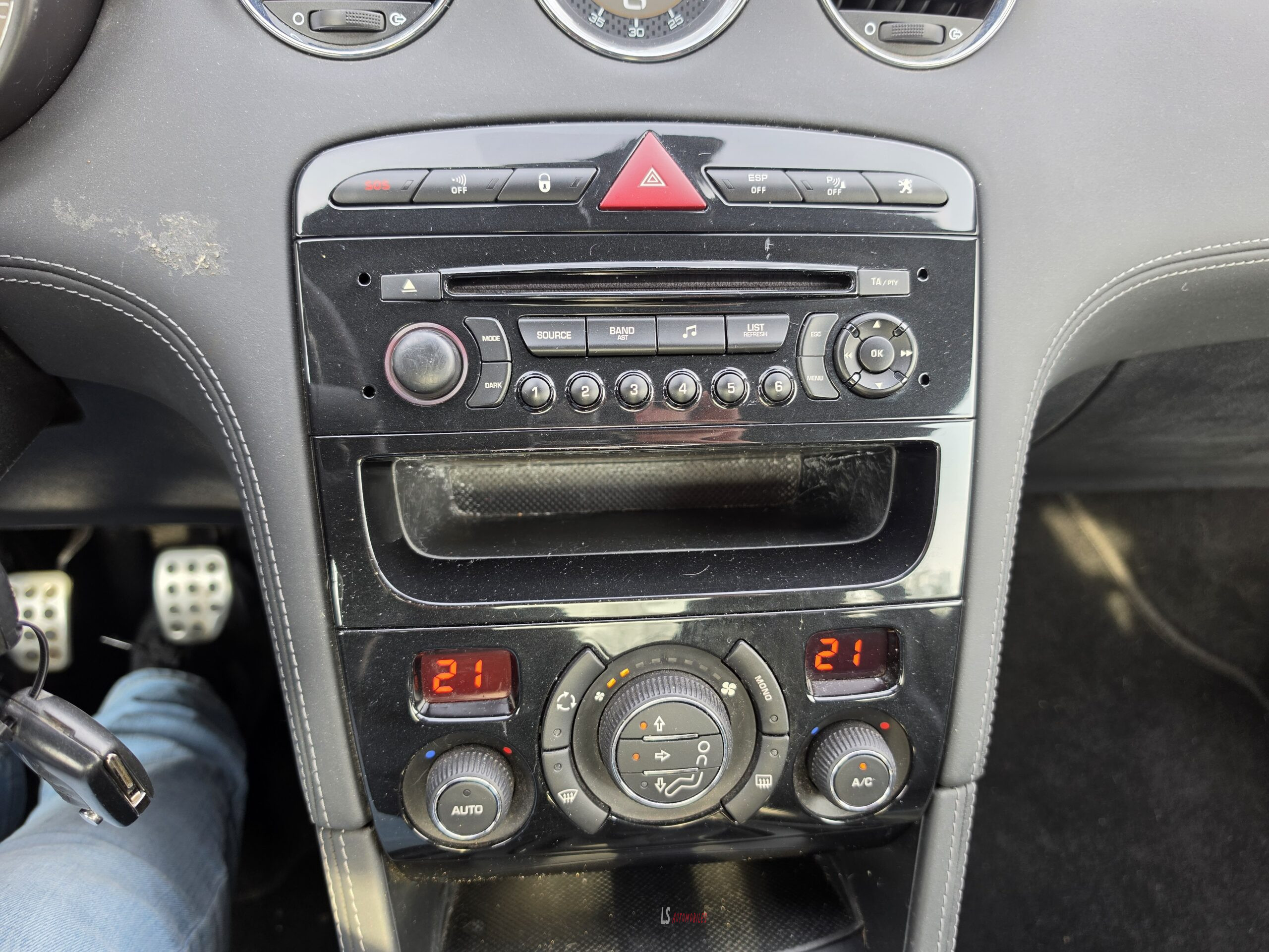 
								Peugeot RCZ 2.0 HDi*CUIR*AIRCOAUTO*CRUISE*EU5 full									
