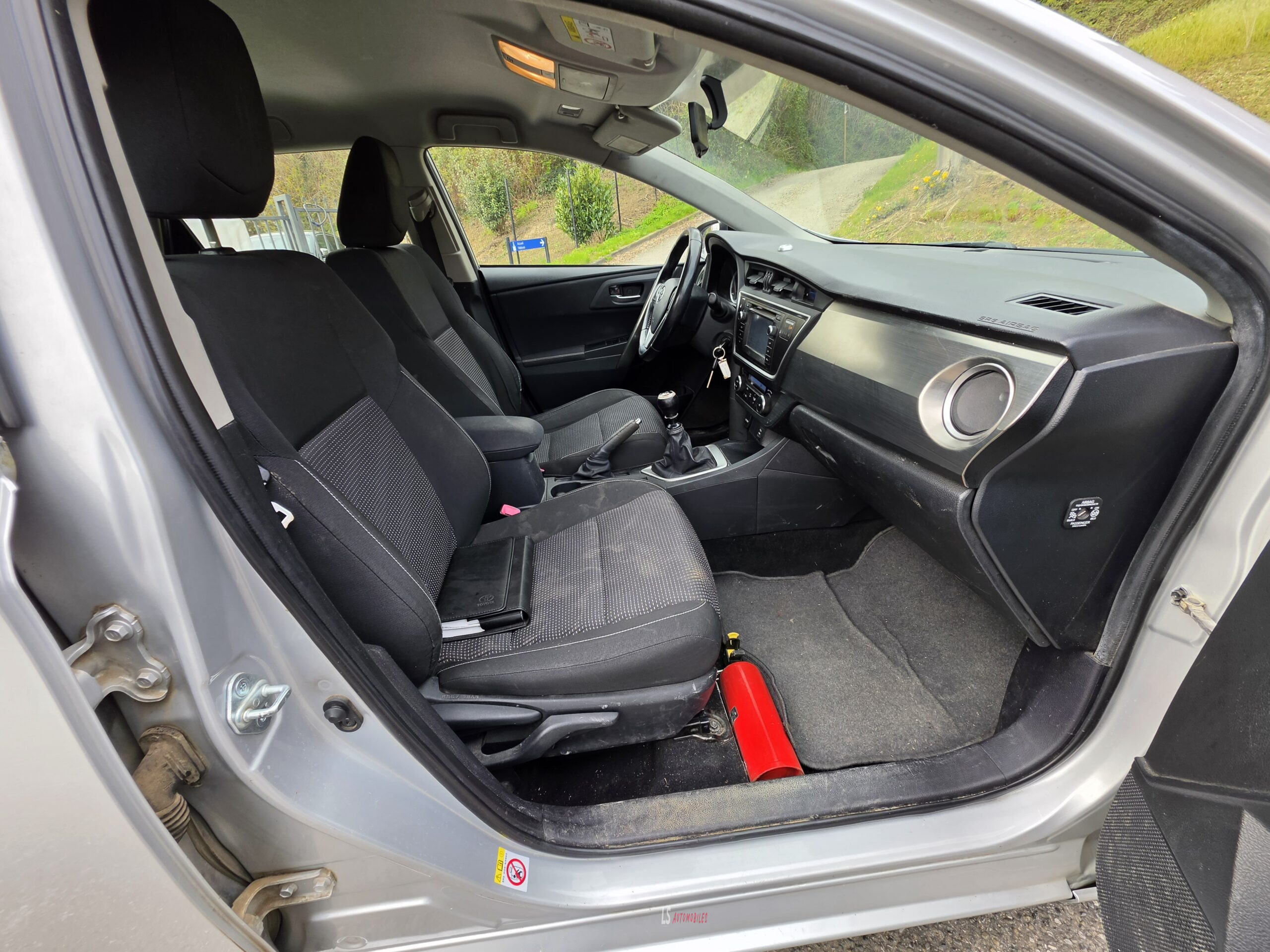 
								TOYOTA AURIS full									