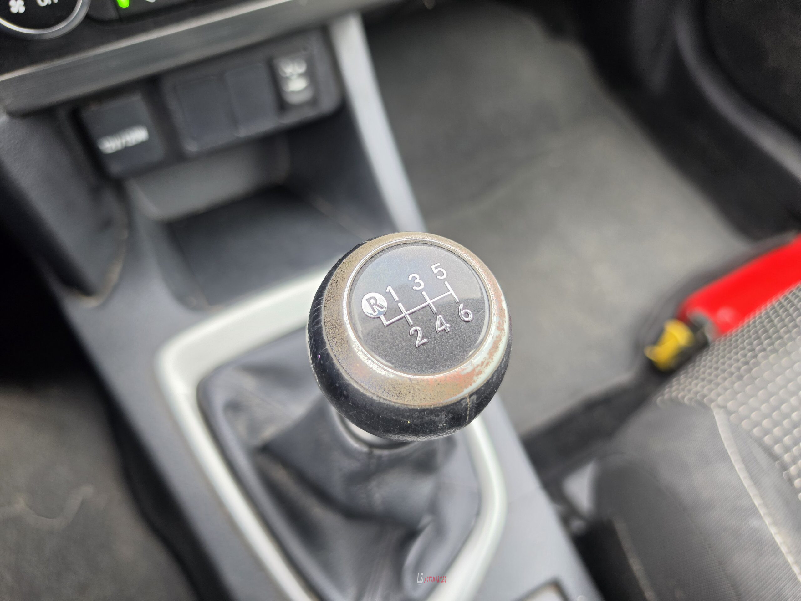 
								TOYOTA AURIS full									