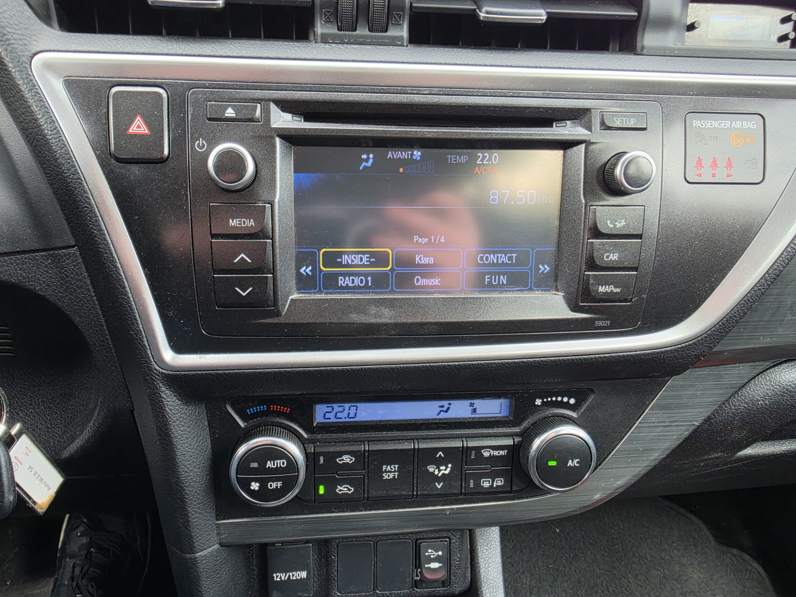 
								TOYOTA AURIS full									