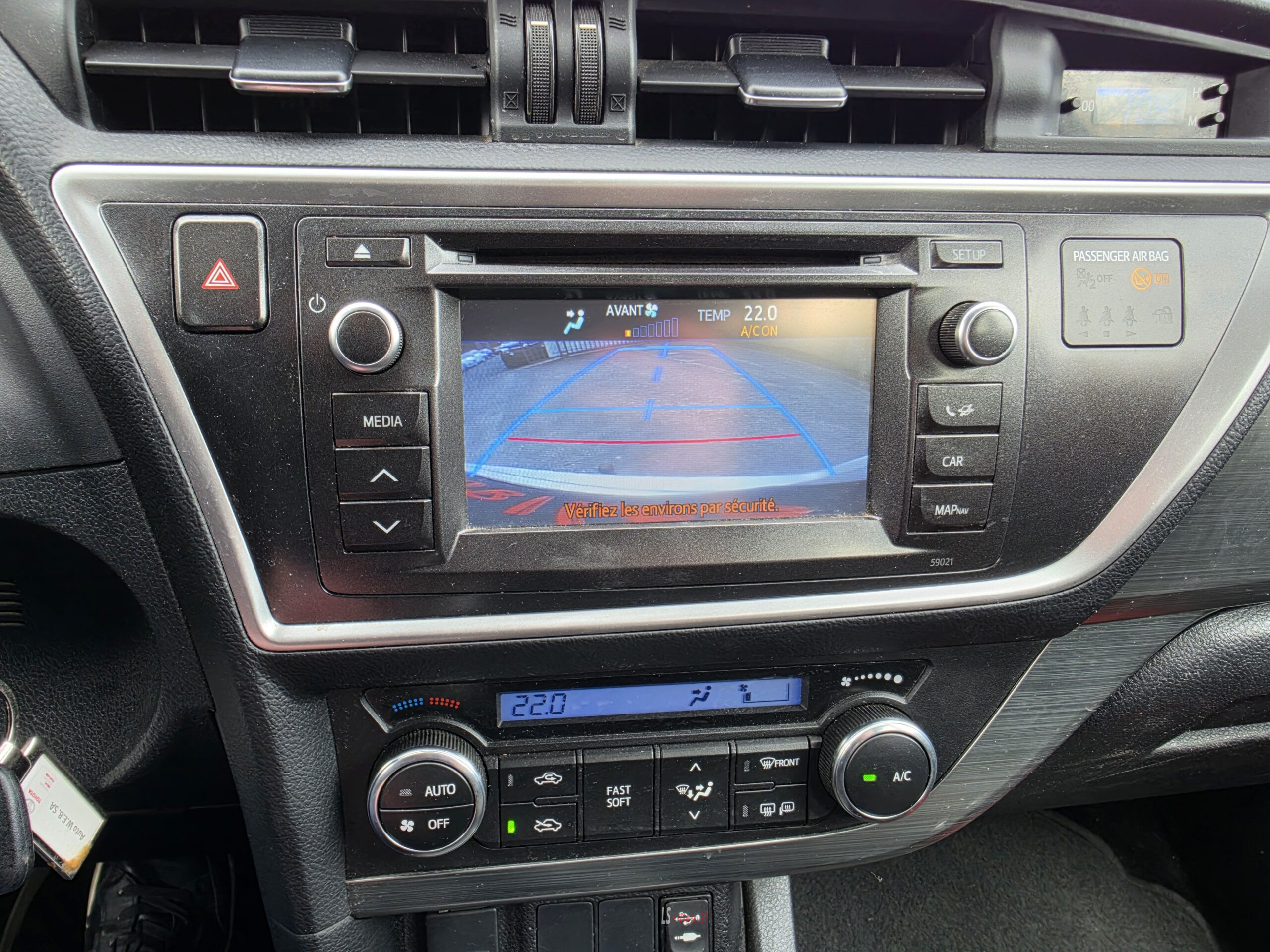 
								TOYOTA AURIS full									