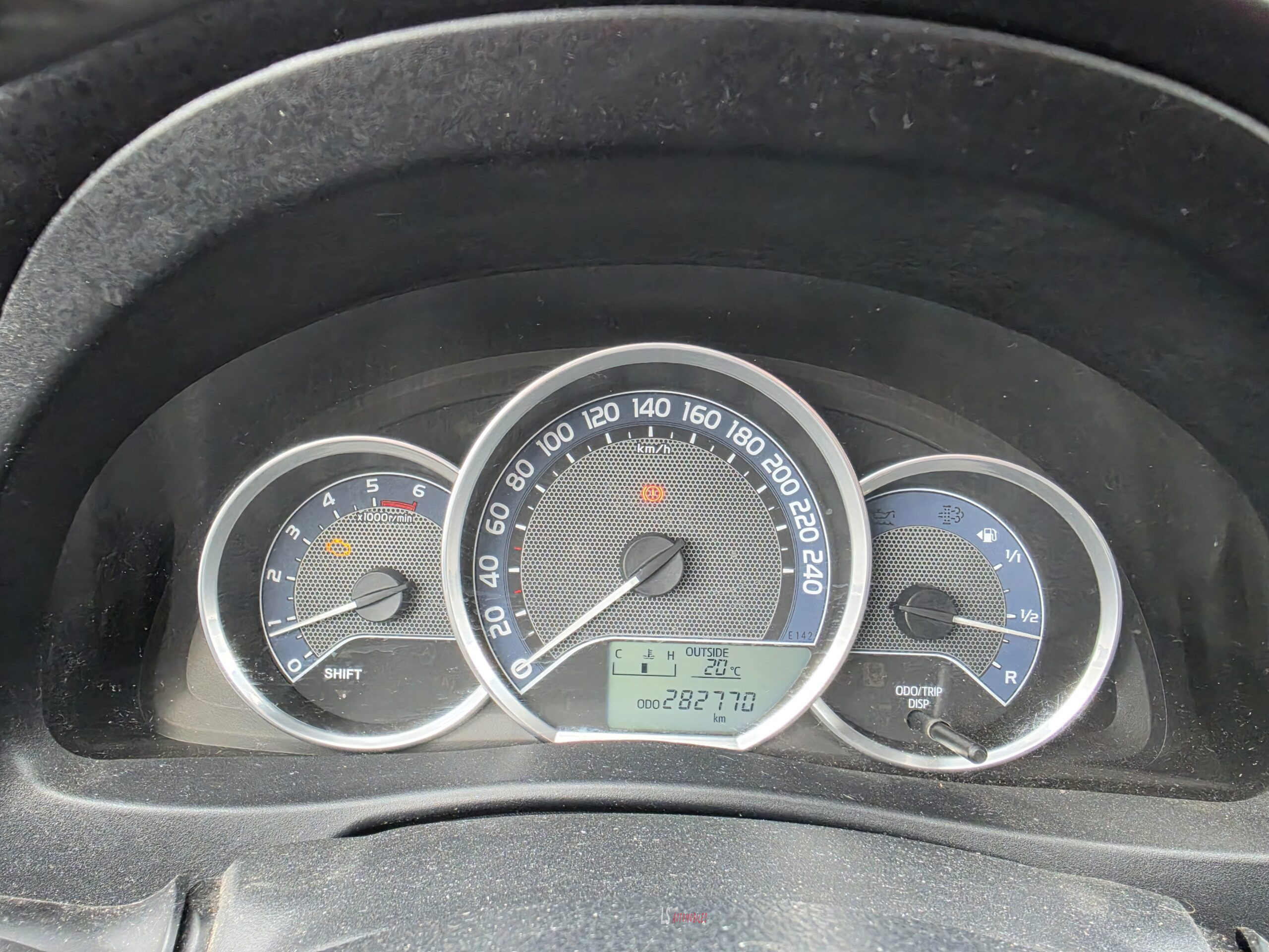 
								TOYOTA AURIS full									
