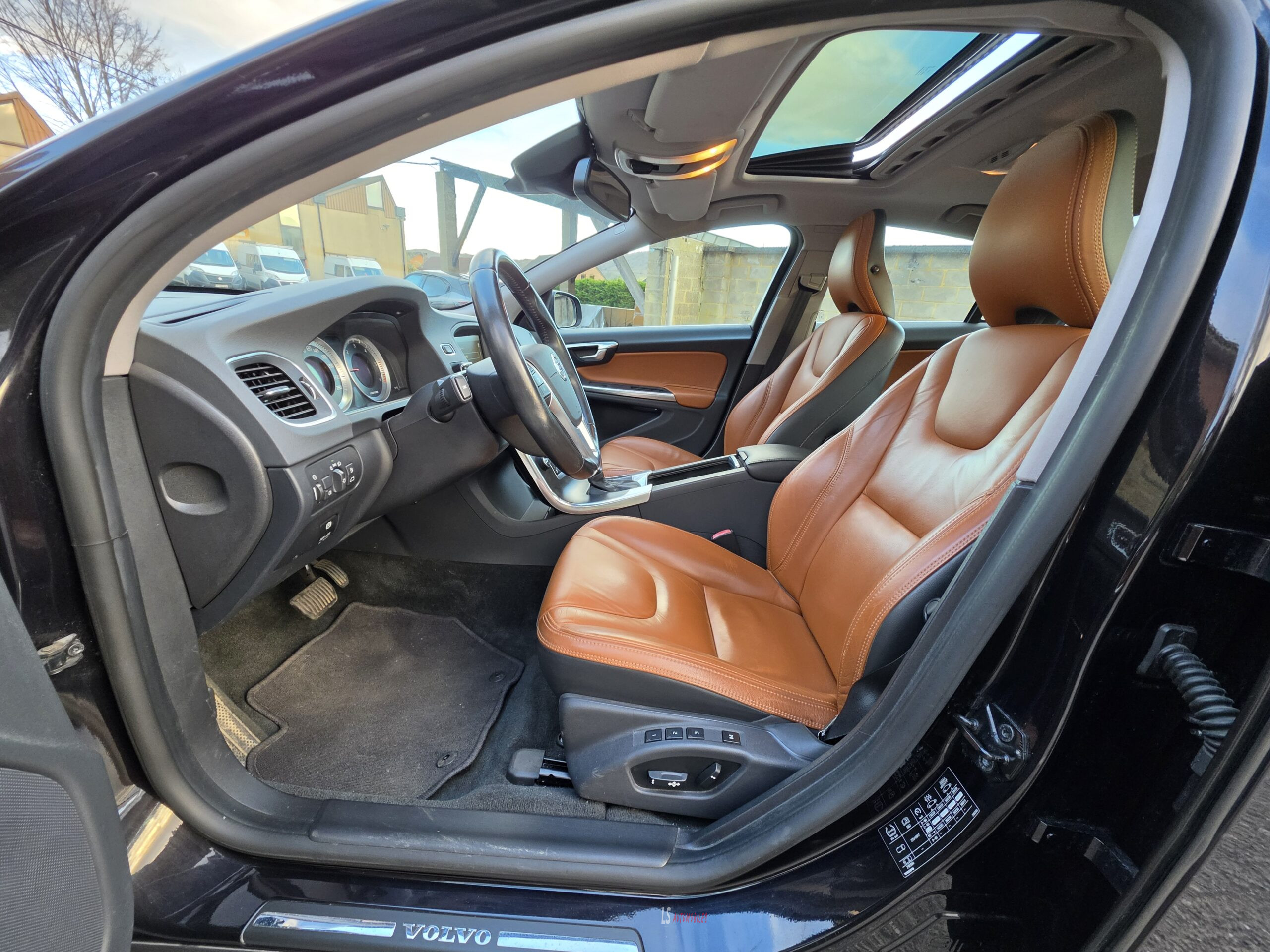 
								VOLVO S60 BOITE AUTOMATIQUE full									