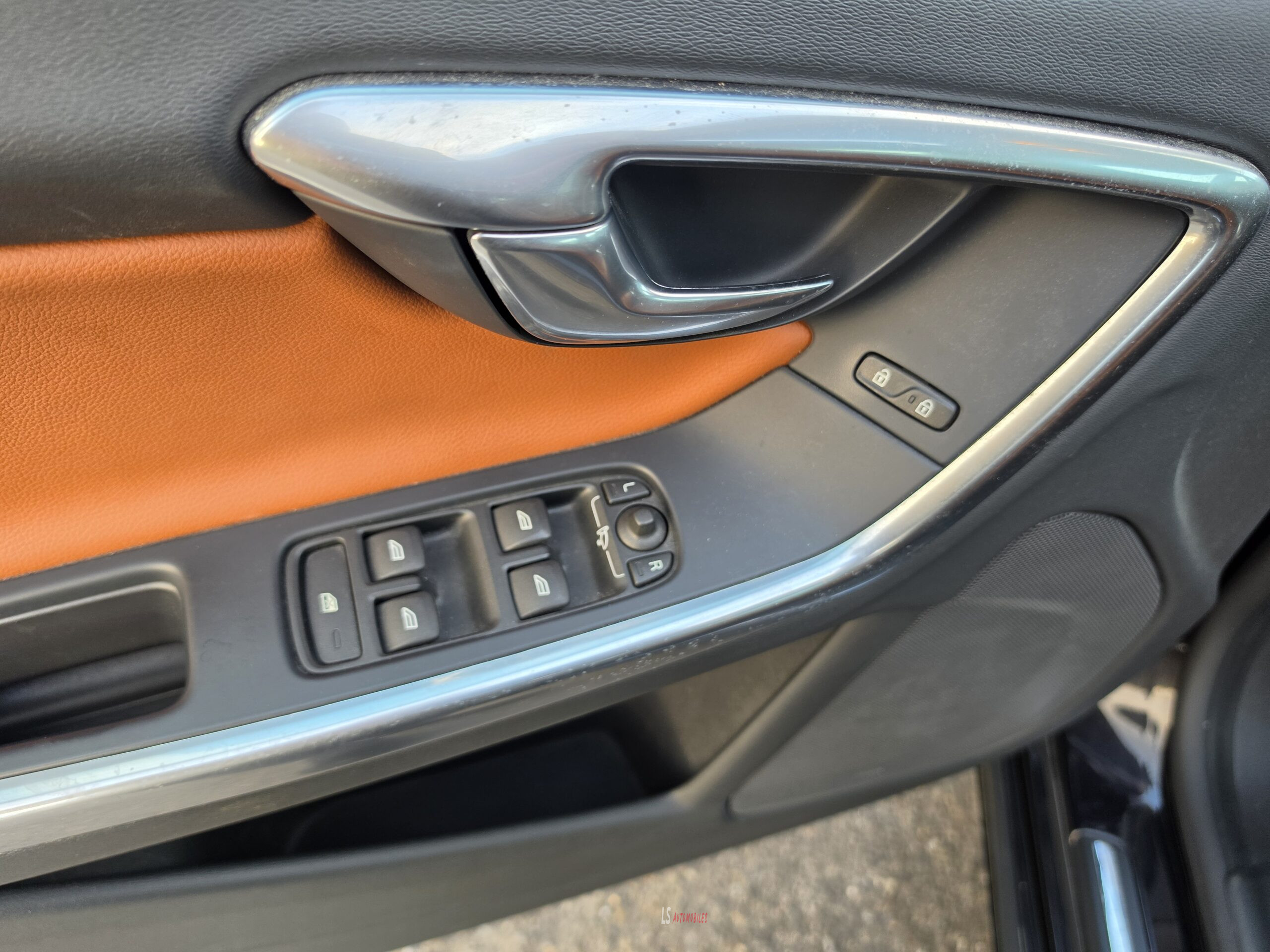 
								VOLVO S60 BOITE AUTOMATIQUE full									