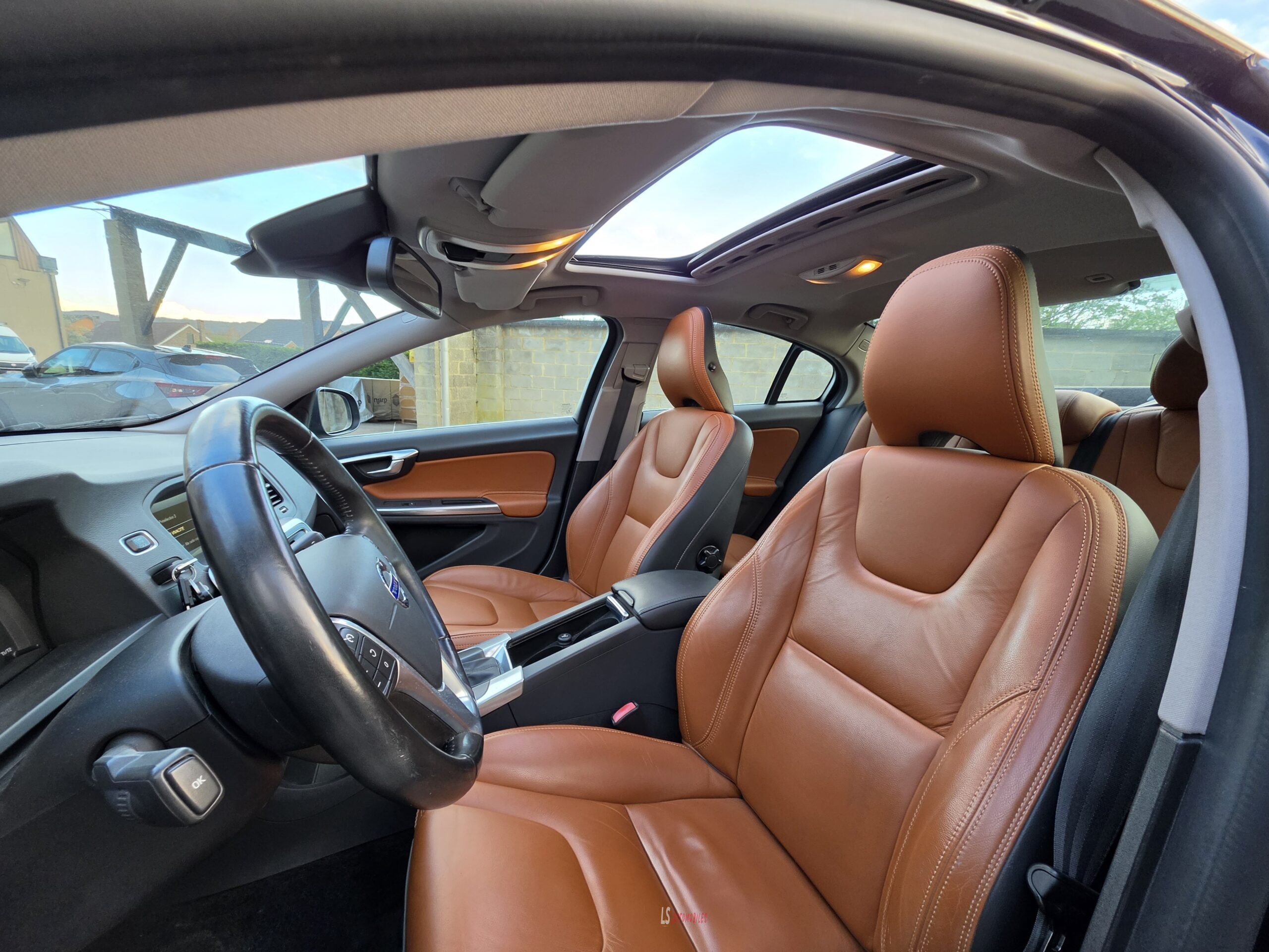 
								VOLVO S60 BOITE AUTOMATIQUE full									