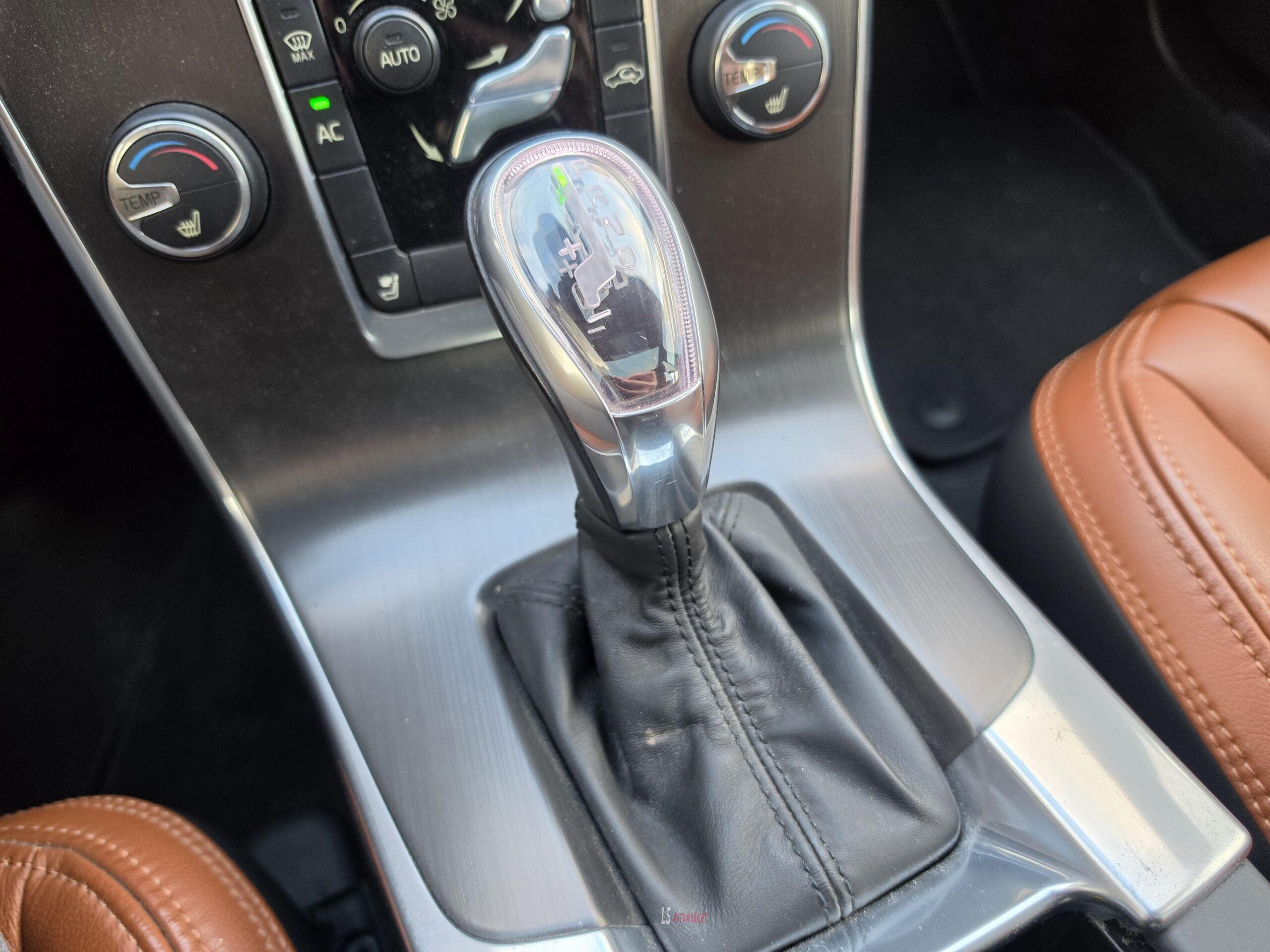 
								VOLVO S60 BOITE AUTOMATIQUE full									