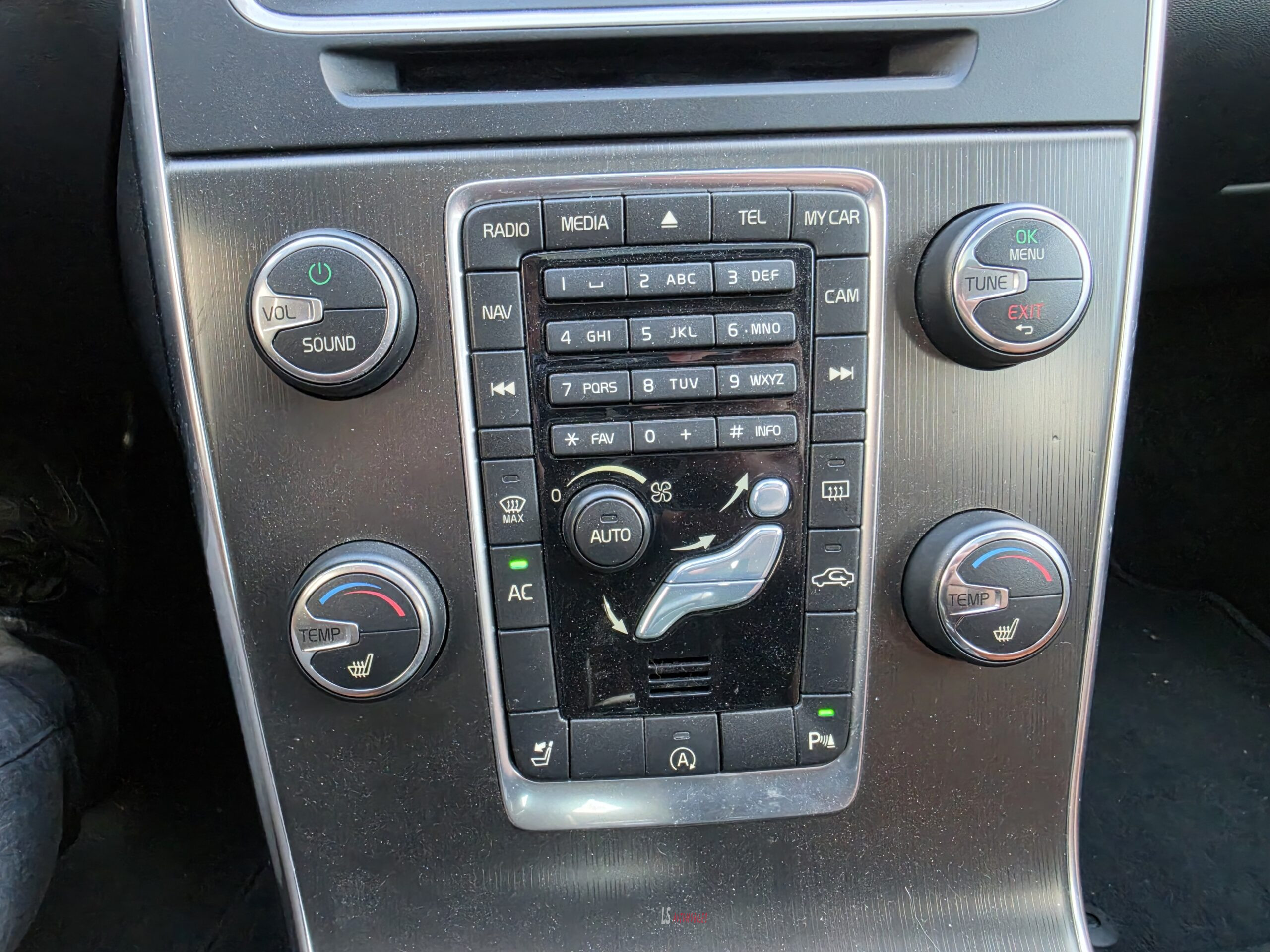 
								VOLVO S60 BOITE AUTOMATIQUE full									